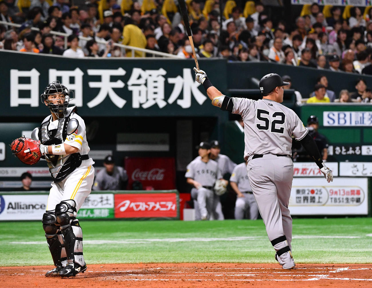 ソフトバンク対巨人　3回表巨人1死、空振り三振に倒れたリチャード（撮影・岩下翔太）