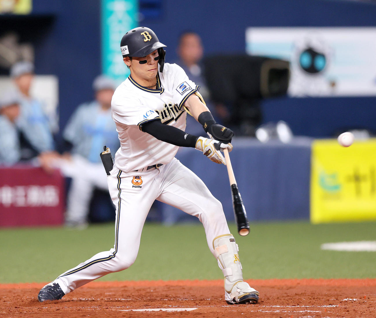 オリックス対DeNA 4回裏オリックス無死、二塁、中川は右前打を放つ（撮影・上山淳一）