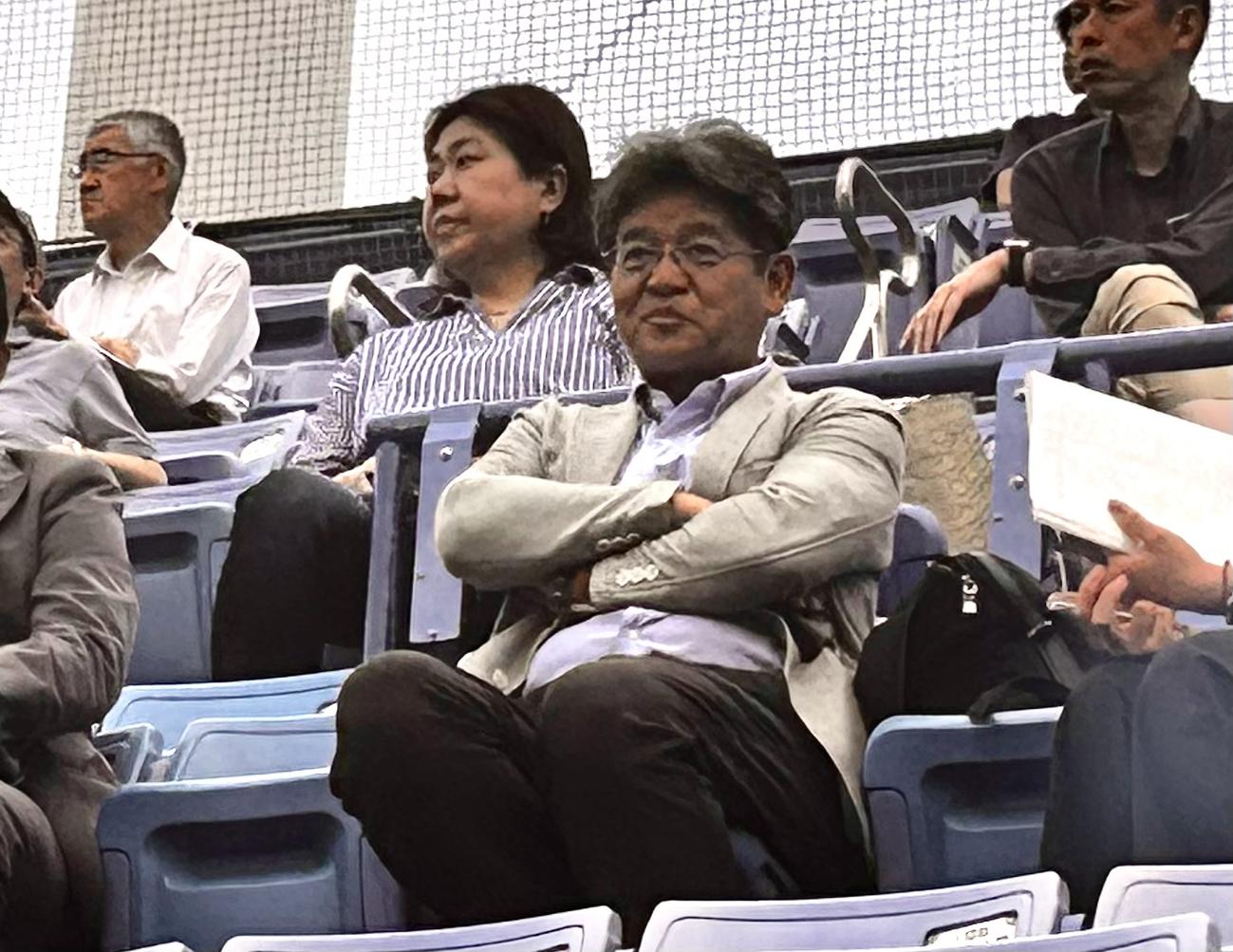 花咲徳栄から東北福祉大に進んだ堀越が投げる試合を見に来た岩井監督（撮影・平山連）