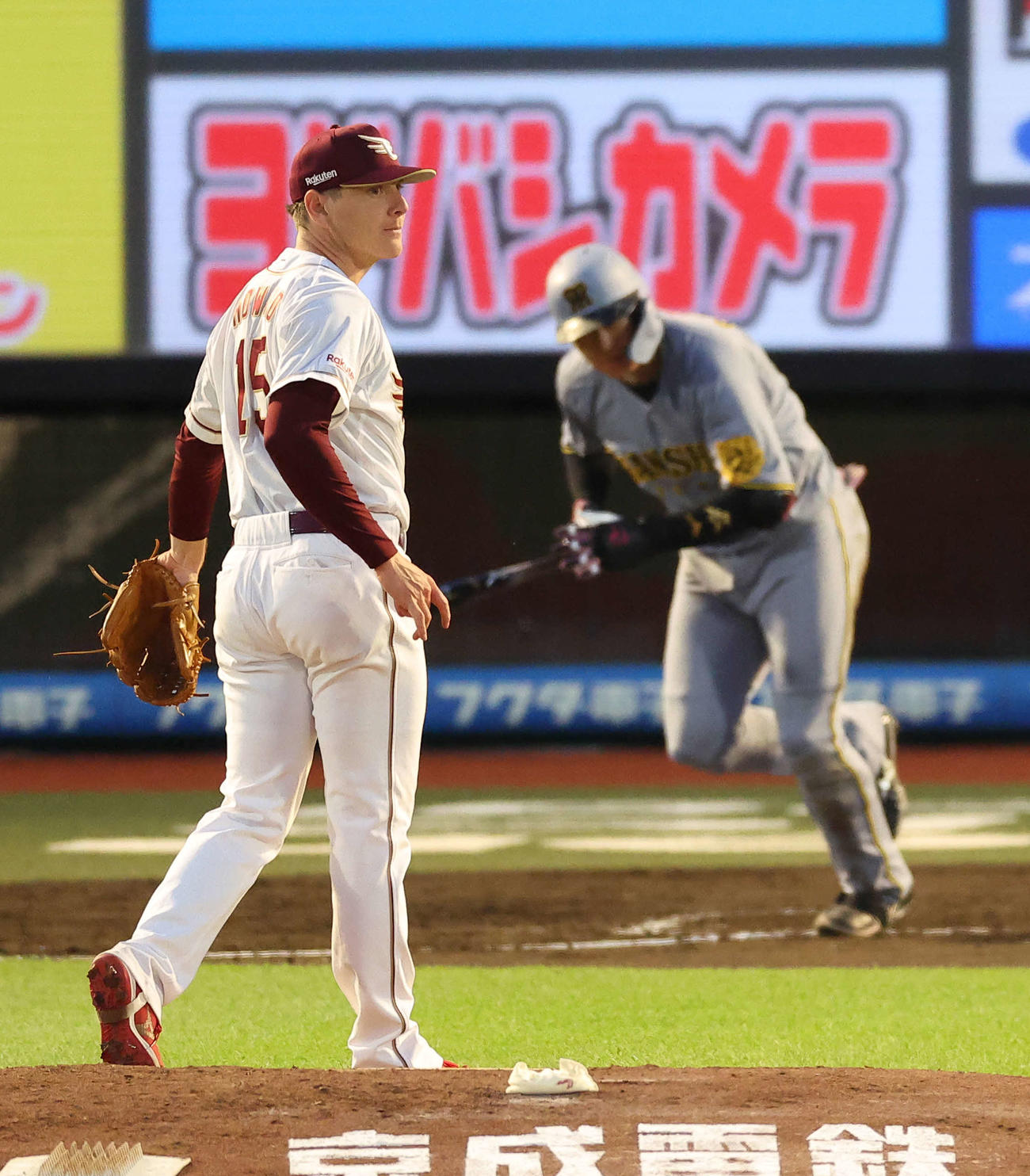 楽天対阪神　3回表阪神2死一、三塁、大山に左前適時打を浴びるハワード（撮影・河田真司）
