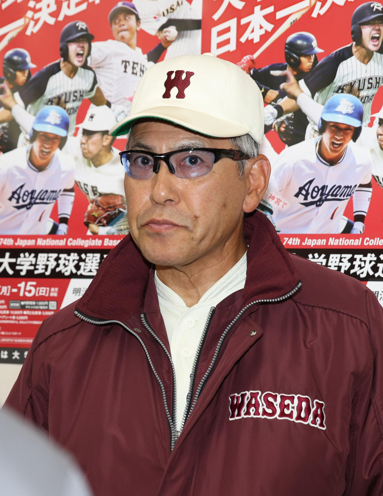 東海大対早大　コールド負けした早大・小宮山監督は会見する（撮影・柴田隆二）