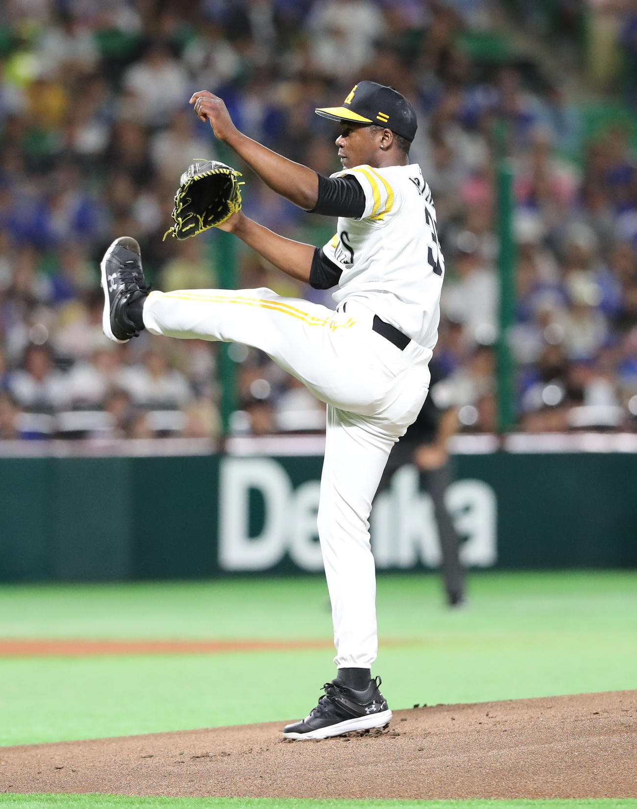 ソフトバンク対DeNA　先発・モイネロ（撮影・梅根麻紀）