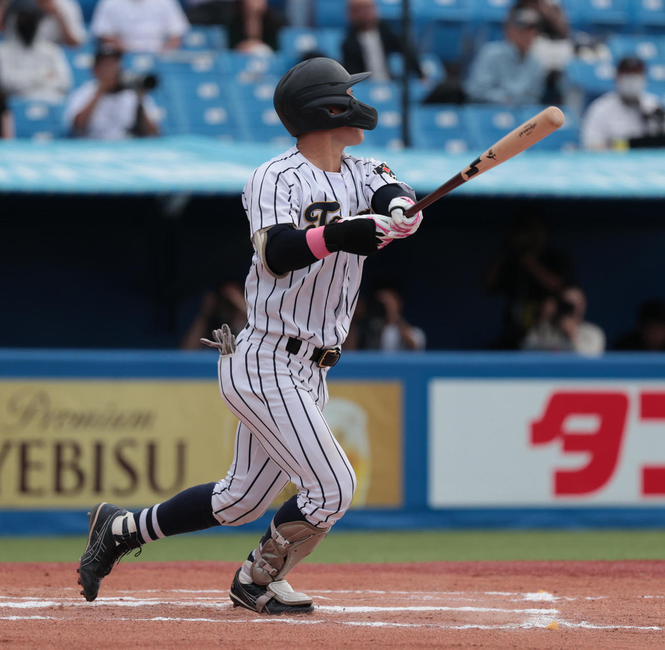 東海大対早大　6回表東海大2死一塁、柳は左越えに適時二塁打を放つ（撮影・柴田隆二）