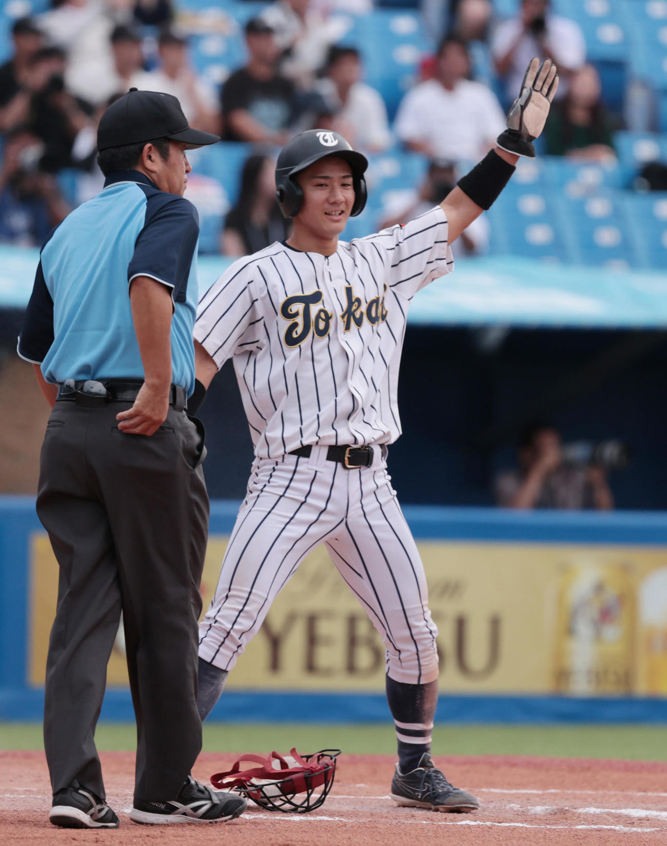 東海大対早大　6回表東海大2死一塁、柳の左越えに適時二塁打で一塁走者大塚が生還する（撮影・柴田隆二）