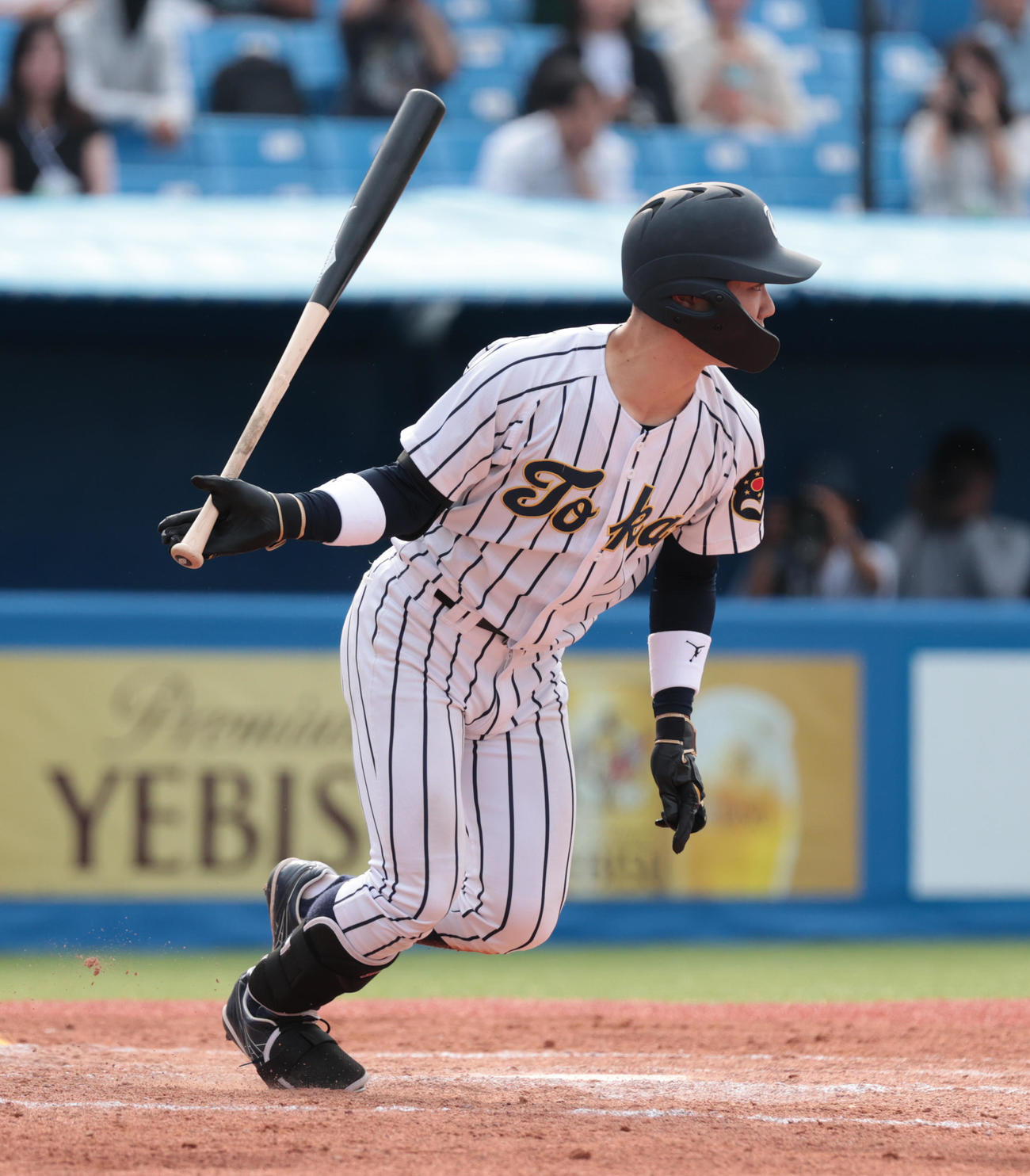 東海大対早大　3回表東海大2死二、三塁、大島は三塁適時内野安打を放つ（撮影・柴田隆二）