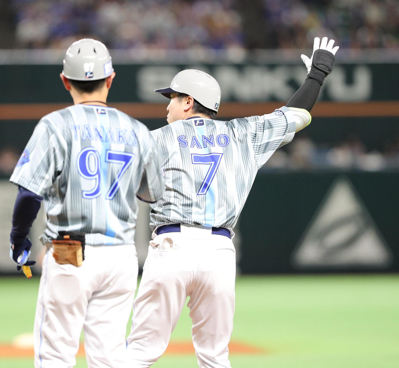 ソフトバンク対DeNA 4回表DeNA2死、佐野は中前安打を放つ（撮影・梅根麻紀）