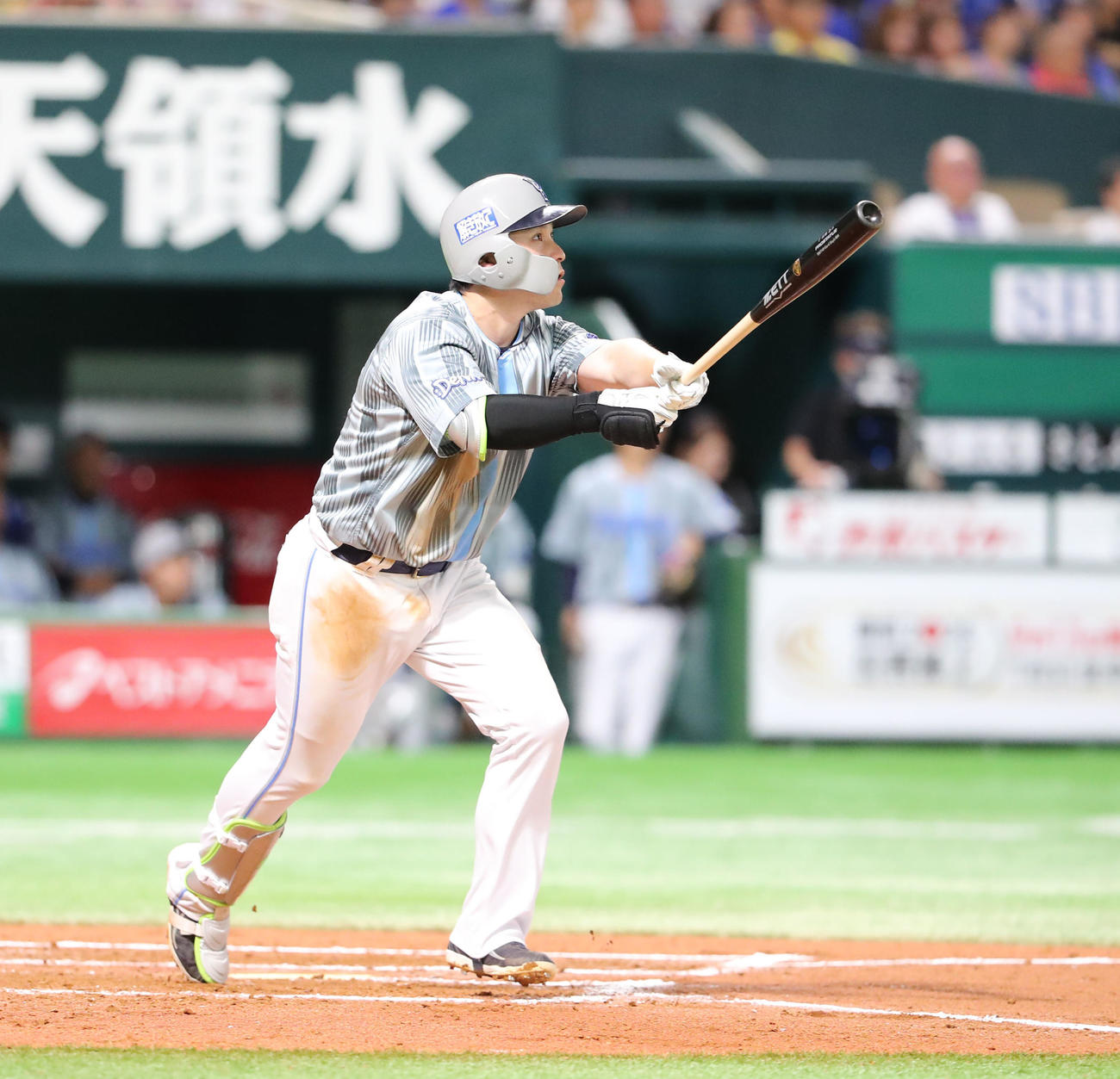 ソフトバンク対DeNA 7回表DeNA1死、佐野は右中間に本塁打を放つ（撮影・梅根麻紀）