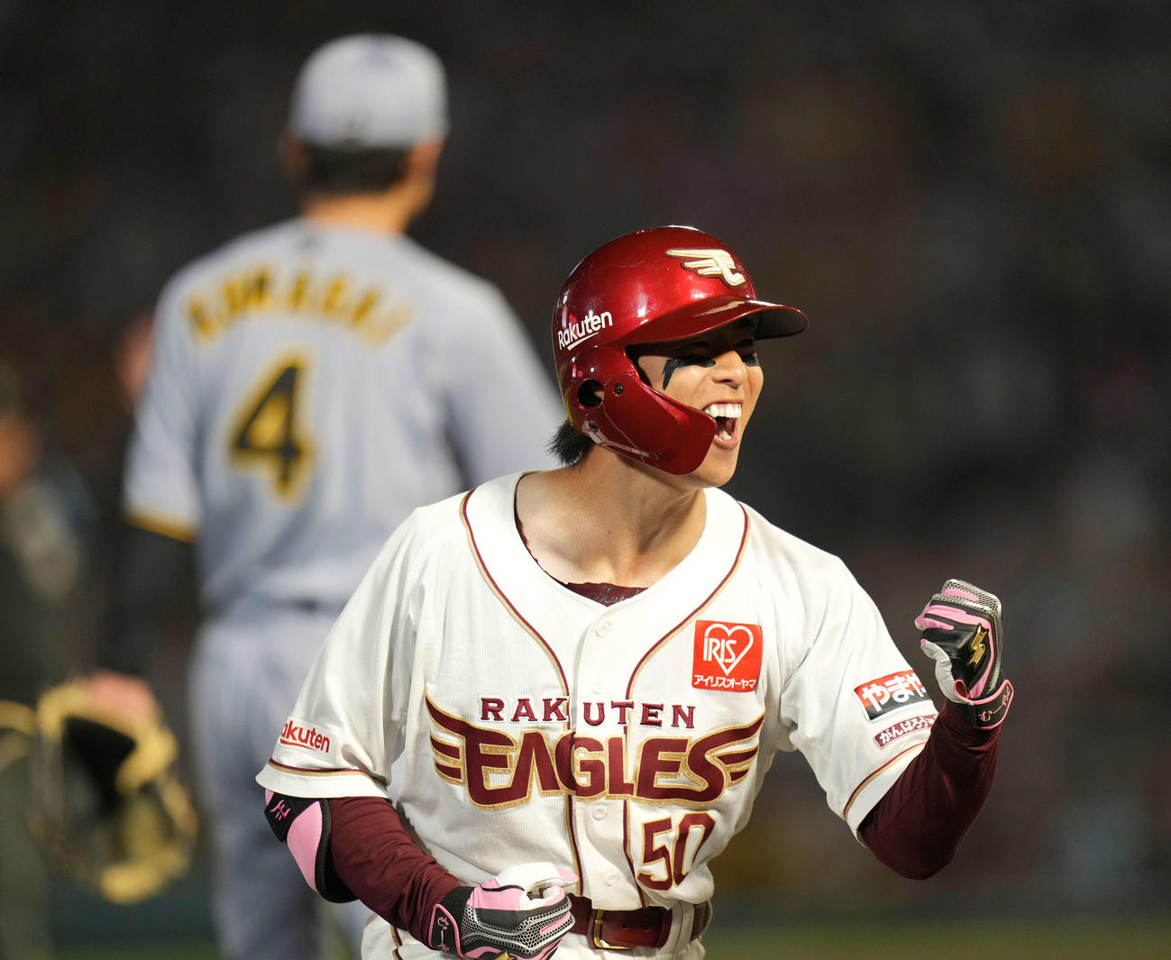楽天対阪神　4回裏楽天2死二、三塁、適時三塁打を放ちガッツポーズの武藤（撮影・井上学）