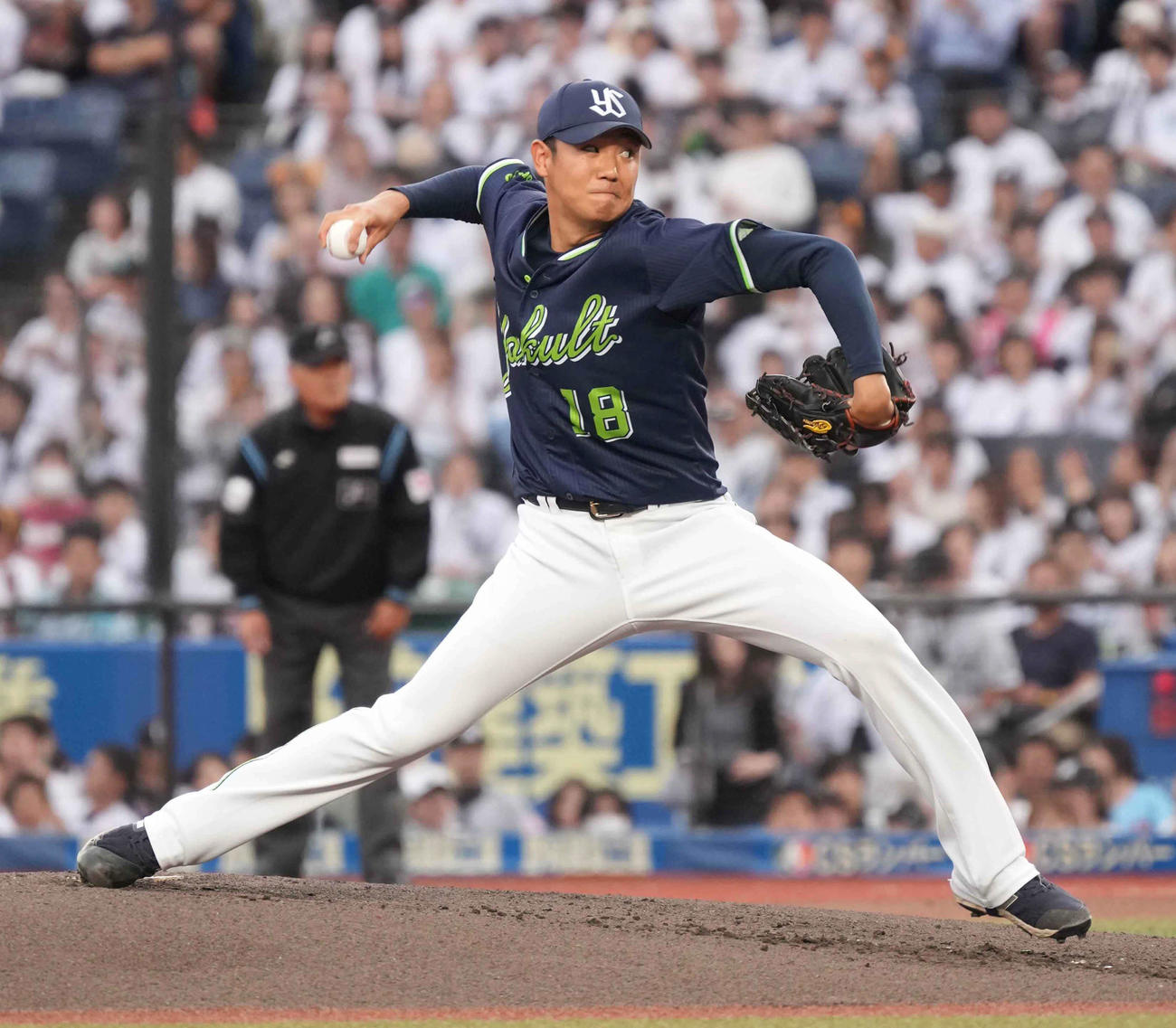 ロッテ対ヤクルト　ヤクルト先発の奥川（撮影・小沢裕）