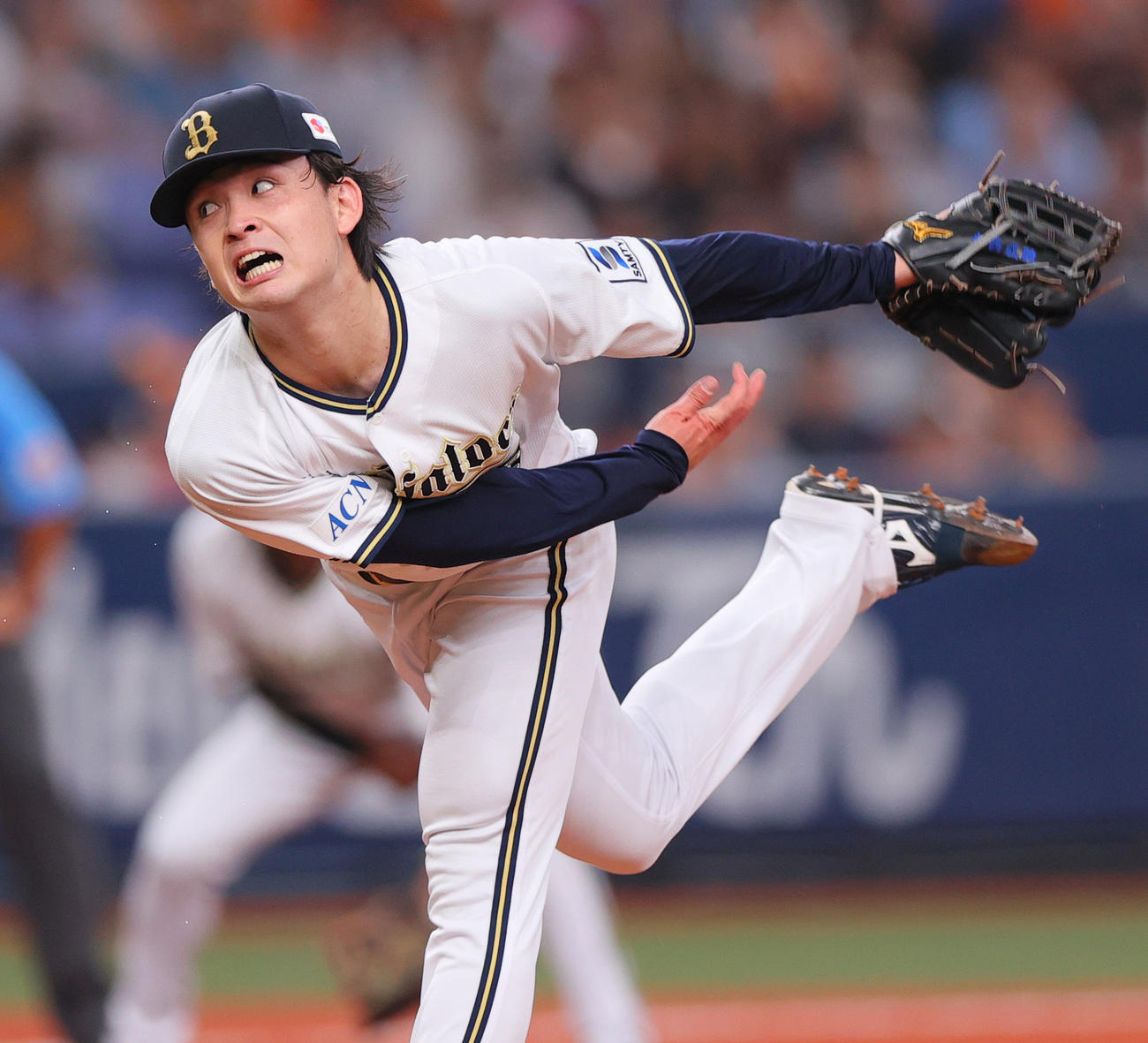 オリックス対巨人　2回表、力投するオリックス先発の寺西（撮影・上山淳一）
