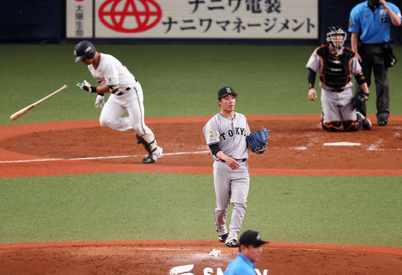 オリックス対巨人　回裏オリックス1死一、三塁、赤星は頓宮に左前適時打を打たれ失点（撮影・加藤哉）