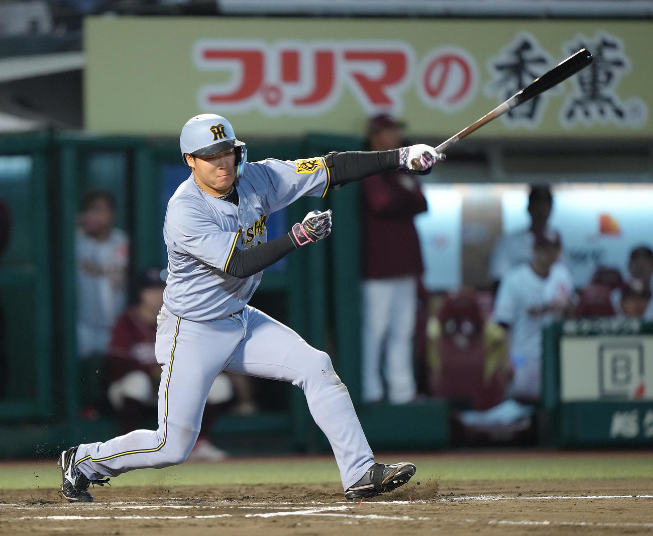 楽天対阪神　7回表阪神2死一、二塁、大山は空振り三振に倒れる（撮影・足立雅史）