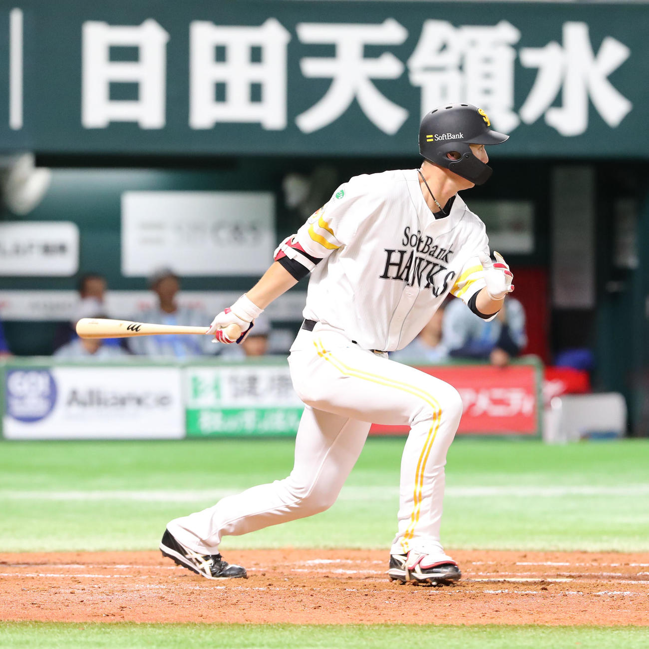 ソフトバンク対DeNA 4回裏ソフトバンク2死二、三塁、秋広は左前に先制適時打を放つ（撮影・梅根麻紀）