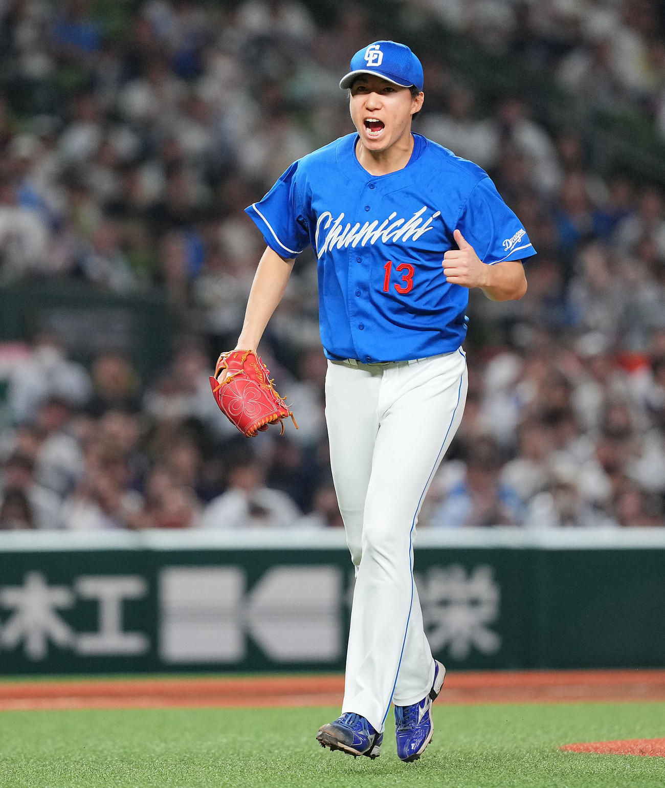 西武対中日　7回裏西武2死二塁、滝沢を三振に仕留め雄たけびをあげる橋本（撮影・垰建太）