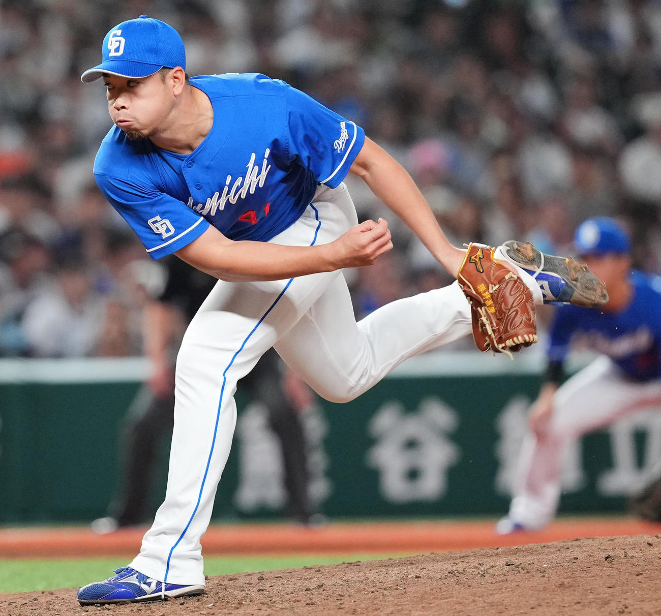 西武対中日　9回裏、中日4番手で登板し力投する勝野（撮影・垰建太）