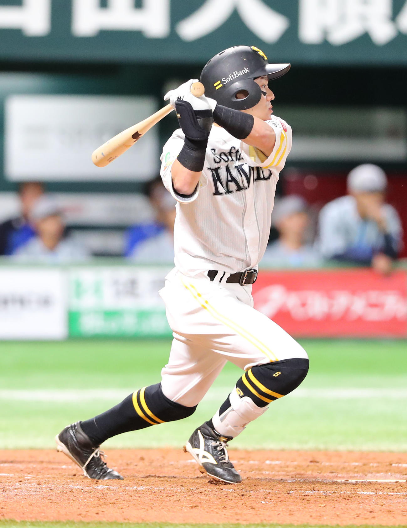 ソフトバンク対DeNA 5回裏ソフトバンク1死二塁、牧原大は中越えに適時二塁打を放つ（撮影・梅根麻紀）