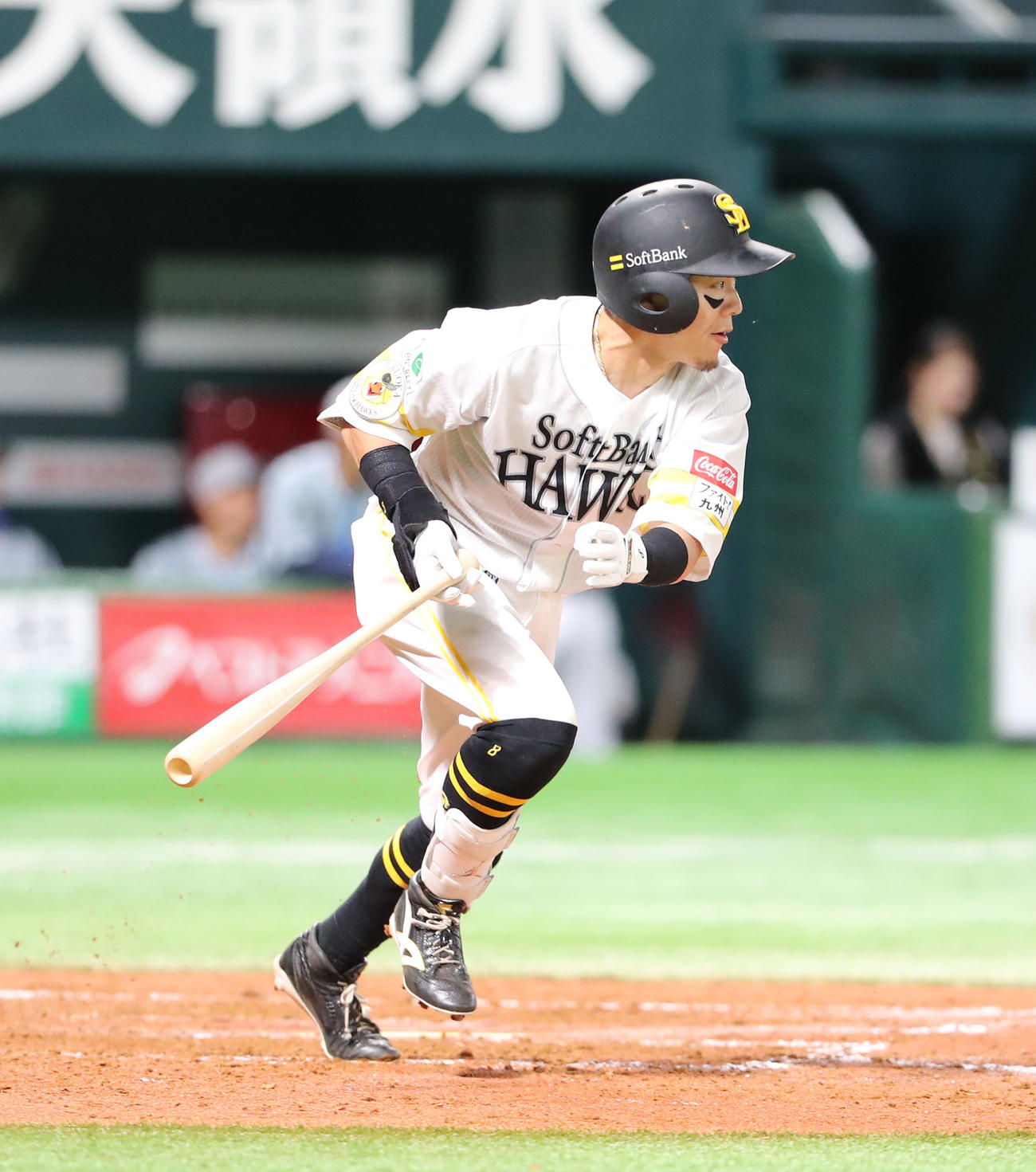 ソフトバンク対DeNA 5回裏ソフトバンク1死二塁、牧原大は中越えに適時二塁打を放つ（撮影・梅根麻紀）