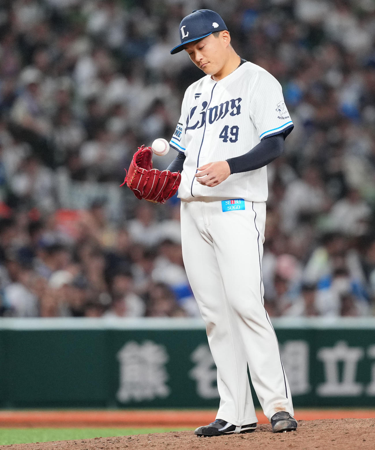 西武対中日　10回表中日1死三塁、岡林に適時打を許しさえない表情の佐々木（撮影・垰建太）