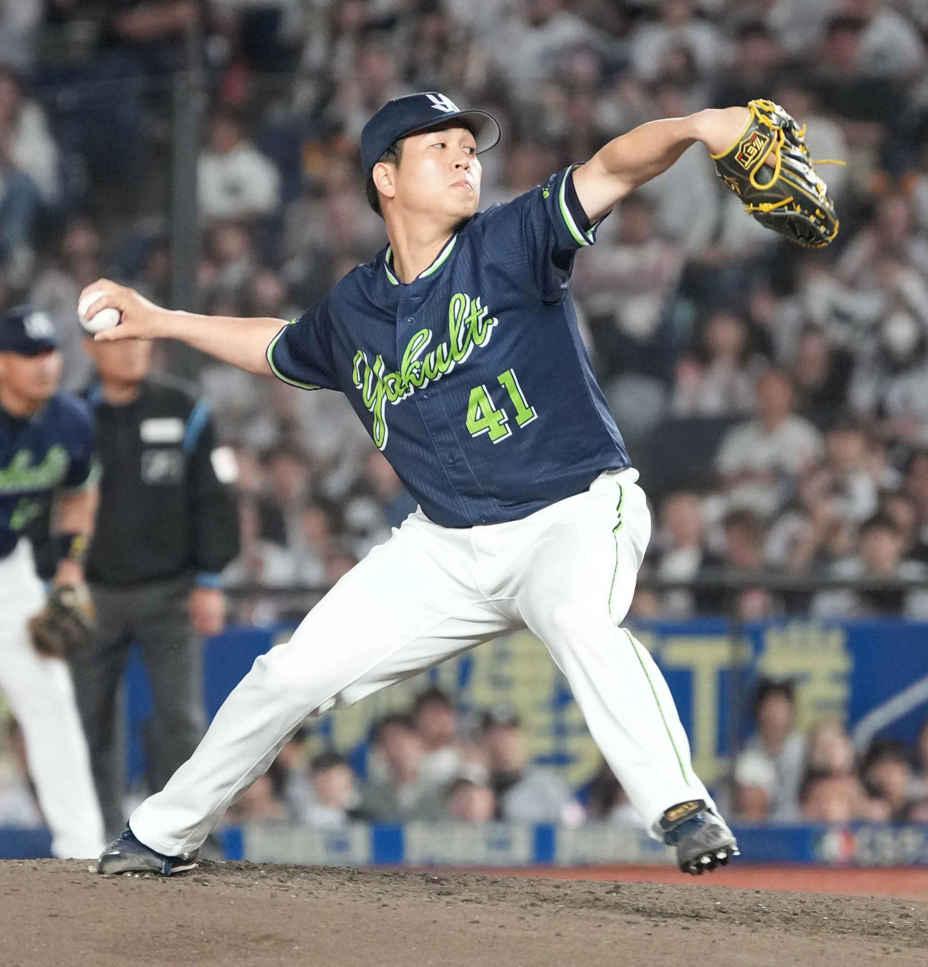 ロッテ対ヤクルト　ヤクルト3番手で登板した矢崎（撮影・小沢裕）