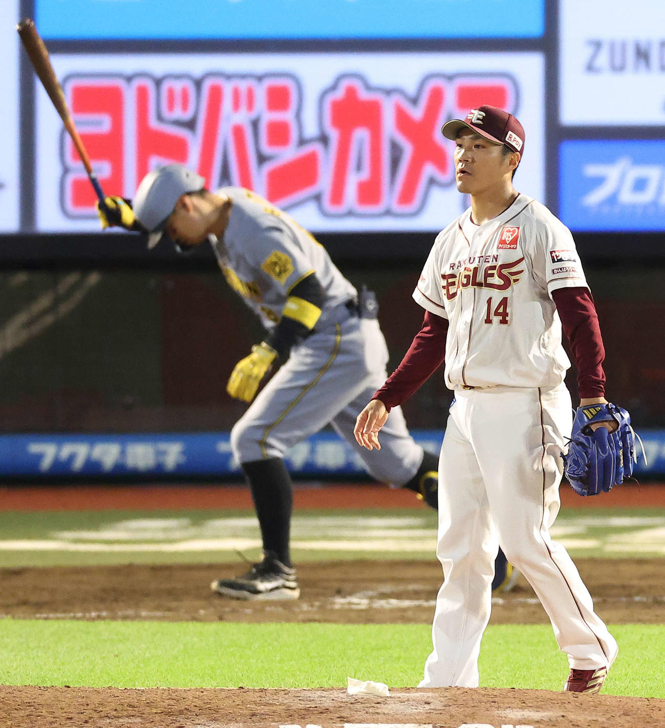 楽天対阪神　9回表阪神2死二、三塁、佐藤輝を右飛に抑える則本（撮影・河田真司）