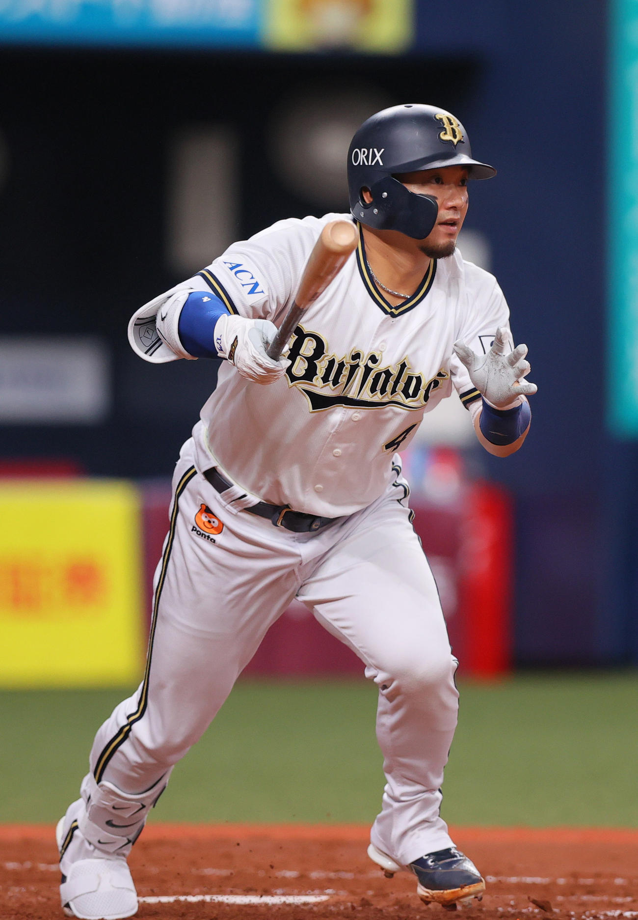 オリックス対巨人　3回裏オリックス1死満塁、森は右2点適時二塁打を放つ（撮影・上山淳一）