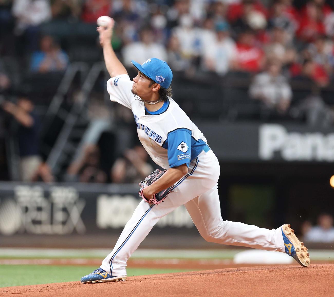 日本ハム対広島　日本ハム先発の伊藤（撮影・黒川智章）