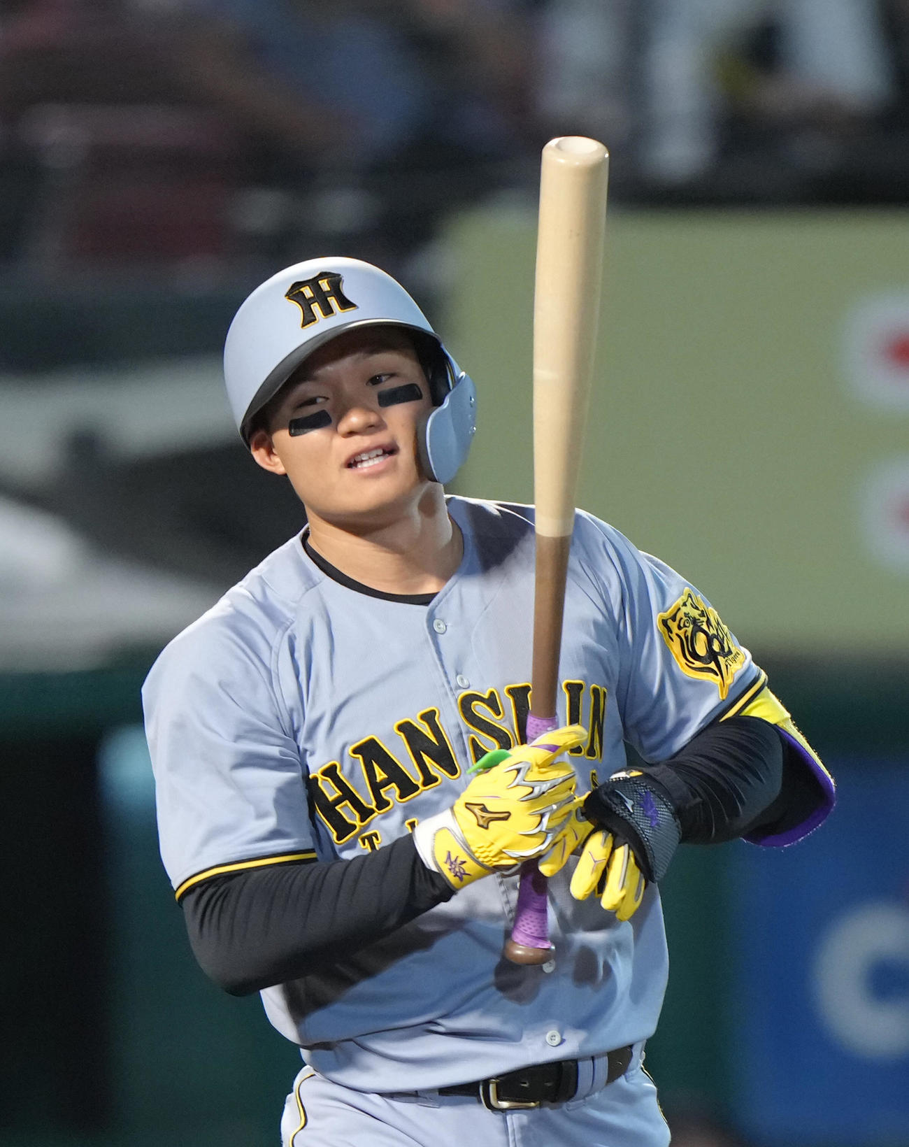 楽天対阪神　9回阪神1死二、三塁、森下は一邪飛に倒れる（撮影・足立雅史）