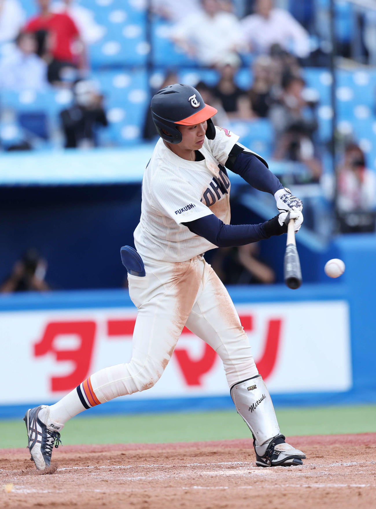 東北福祉大対青学大　3回表東北福祉大2死一、二塁、内野適時安打を放つ佐藤（撮影・増田悦実）