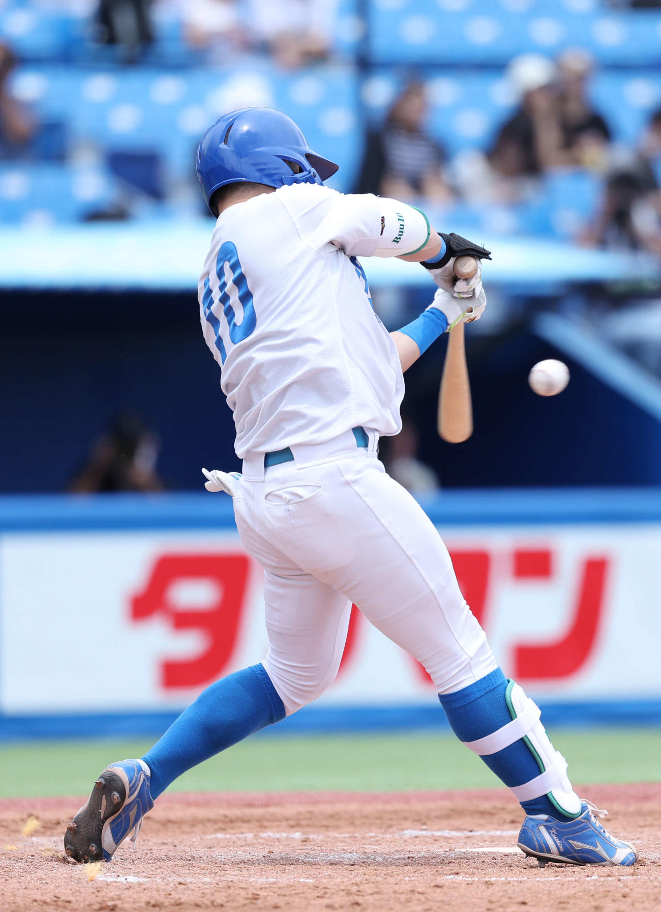 東北福祉大対青学大　4回裏青学大1死、右内野安打を放つ小田（撮影・増田悦実）