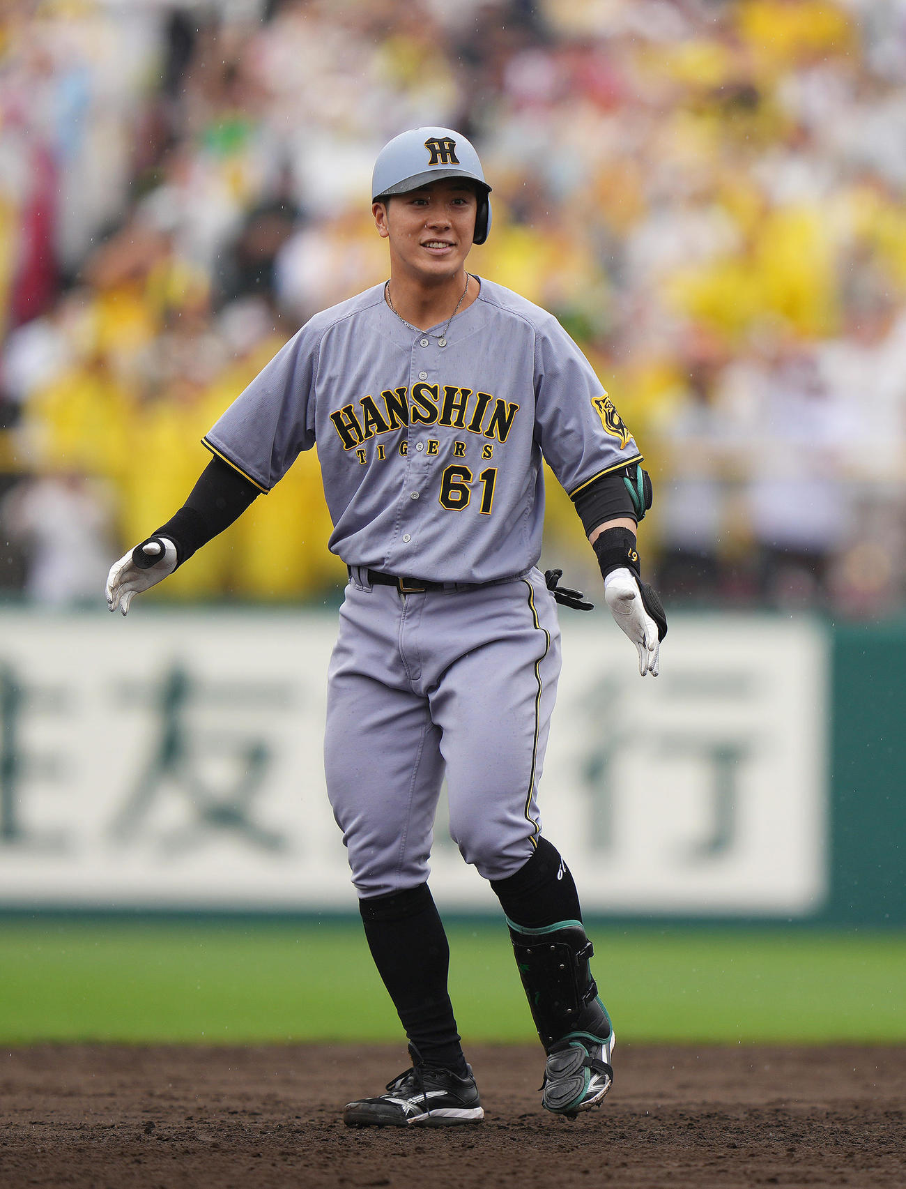 楽天対阪神　3回表阪神2死一、二塁、豊田は先制2点適時二塁打を放ち笑顔（撮影・足立雅史）