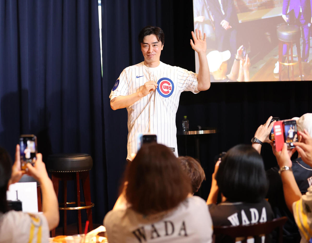 楽しいトークでファンを楽しませた和田アドバイザー（撮影・梅根麻紀）