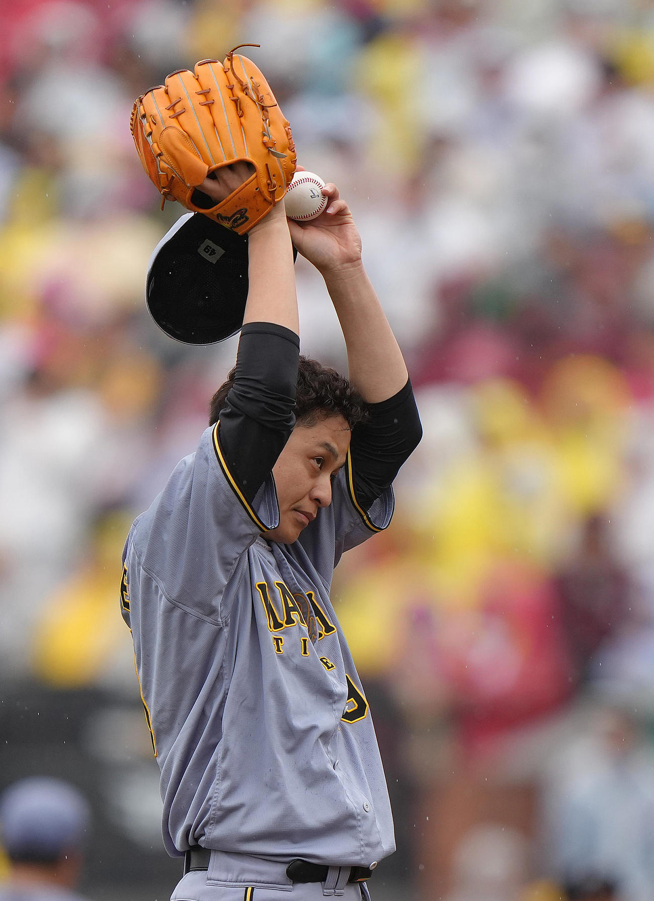 楽天対阪神　5回裏楽天2死一、二塁、村林に中前適時打を浴びた大竹（撮影・足立雅史）