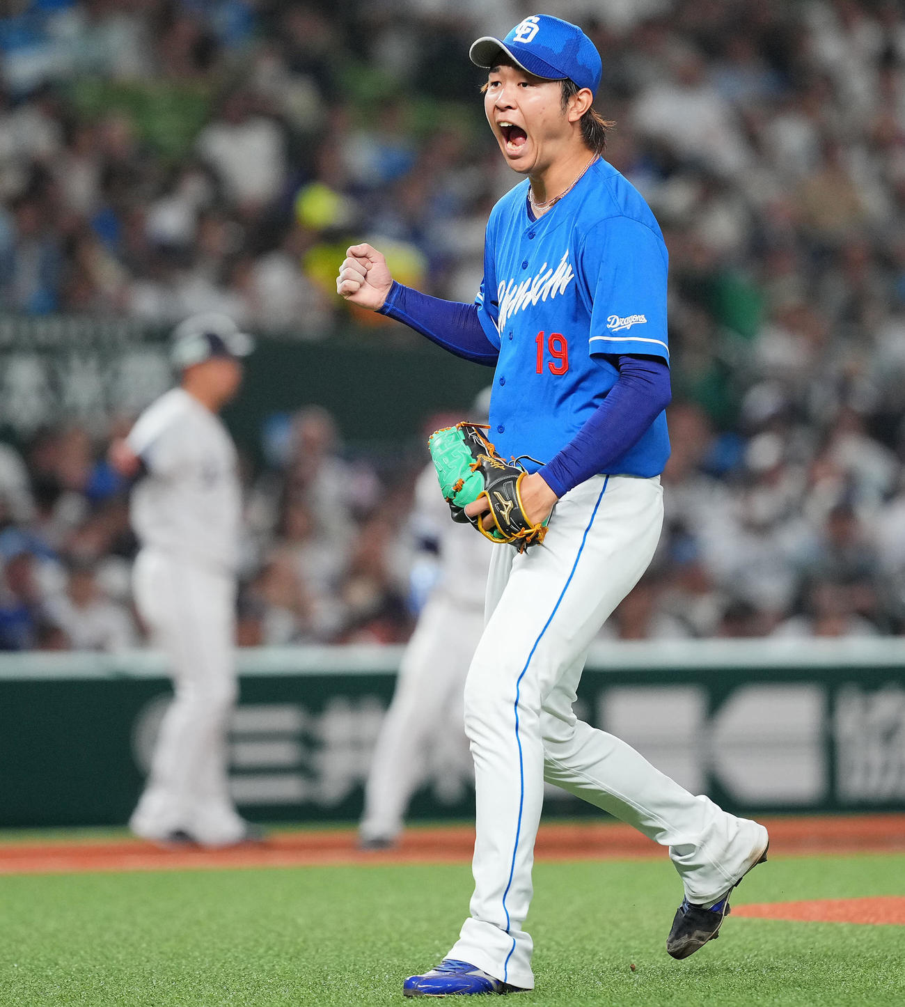 西武対中日　8回裏西武の攻撃を無失点に抑えガッツポーズする中日先発の高橋宏（撮影・垰建太）