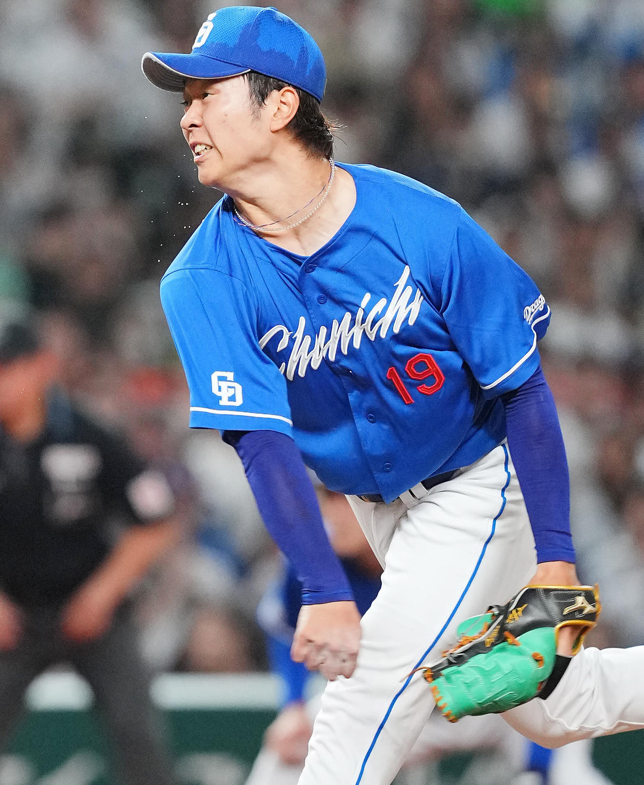西武対中日　8回裏、汗を飛ばし力投する中日先発の高橋宏（撮影・垰建太）