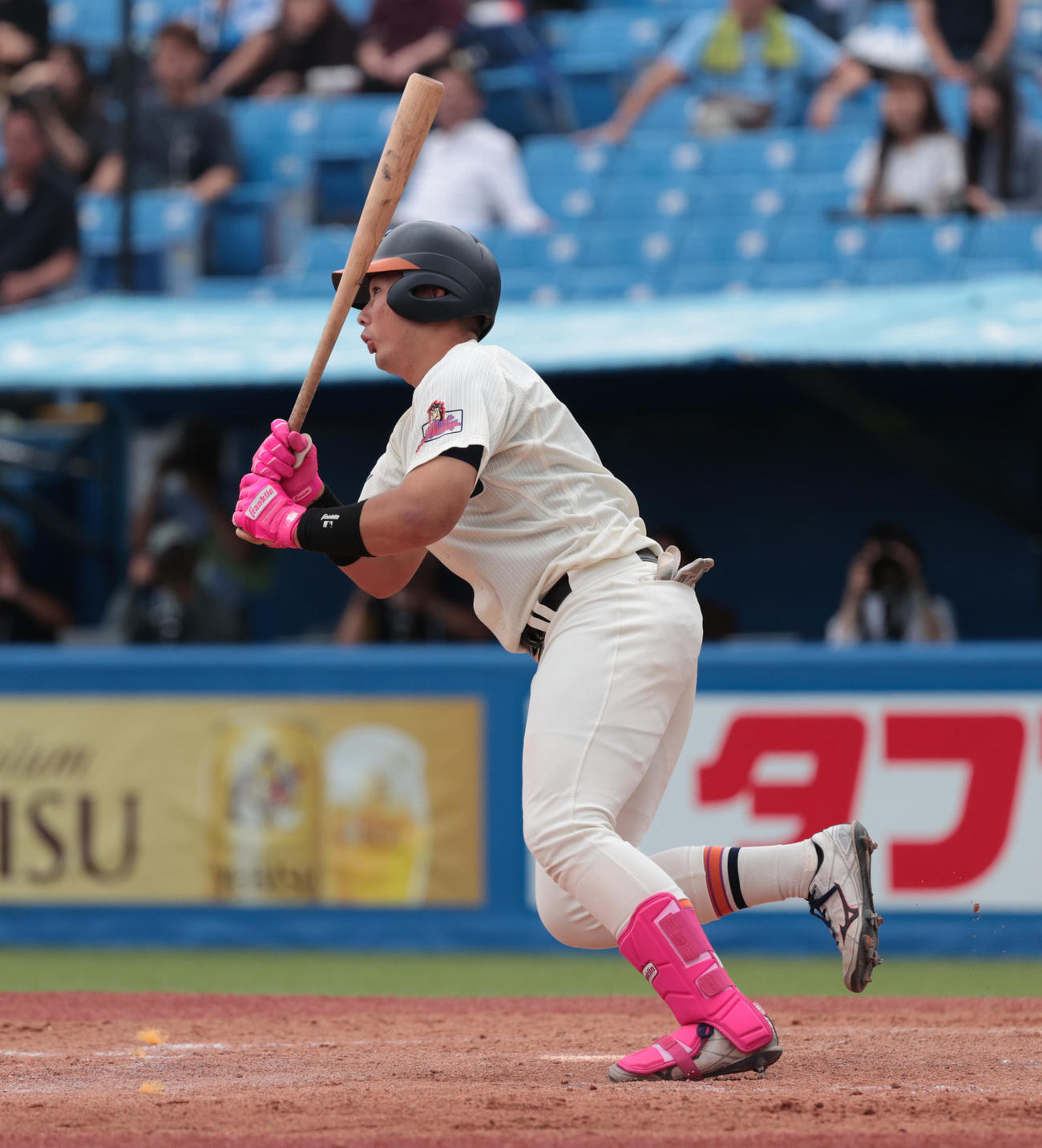 東北福祉大対青学大　5回表東北福祉大1死一、二塁、代打冨田は中適時二塁打を放つ（撮影・柴田隆二）