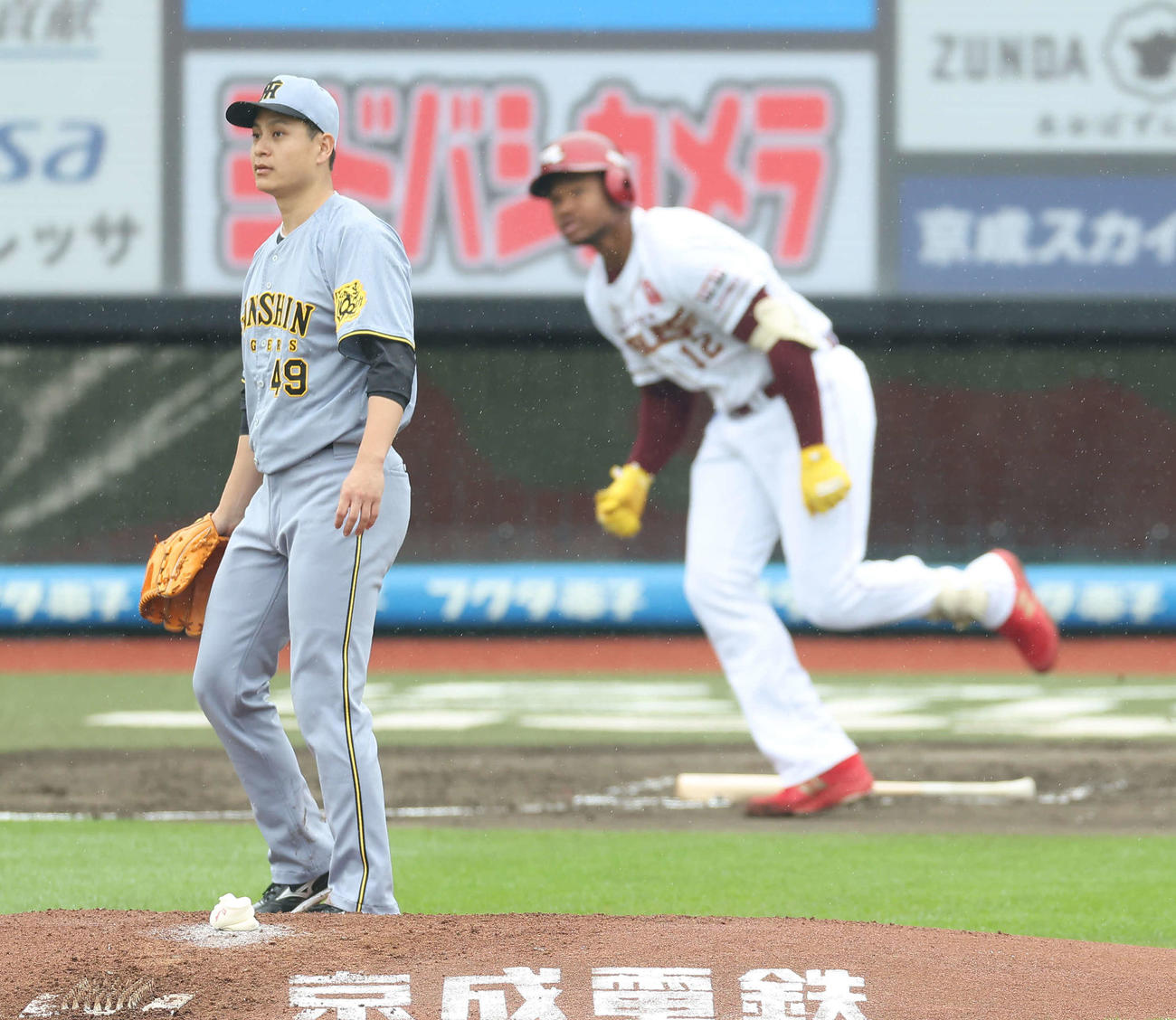 楽天対阪神　2回裏楽天1死、ゴンザレスに二塁打を浴びる大竹（撮影・河田真司）