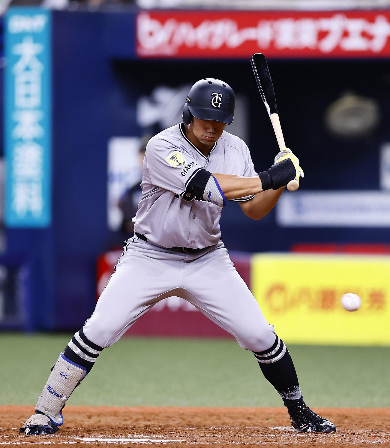 オリックス対巨人　5回表巨人2死、三塚は見逃し三振に倒れる（撮影・藤尾明華）