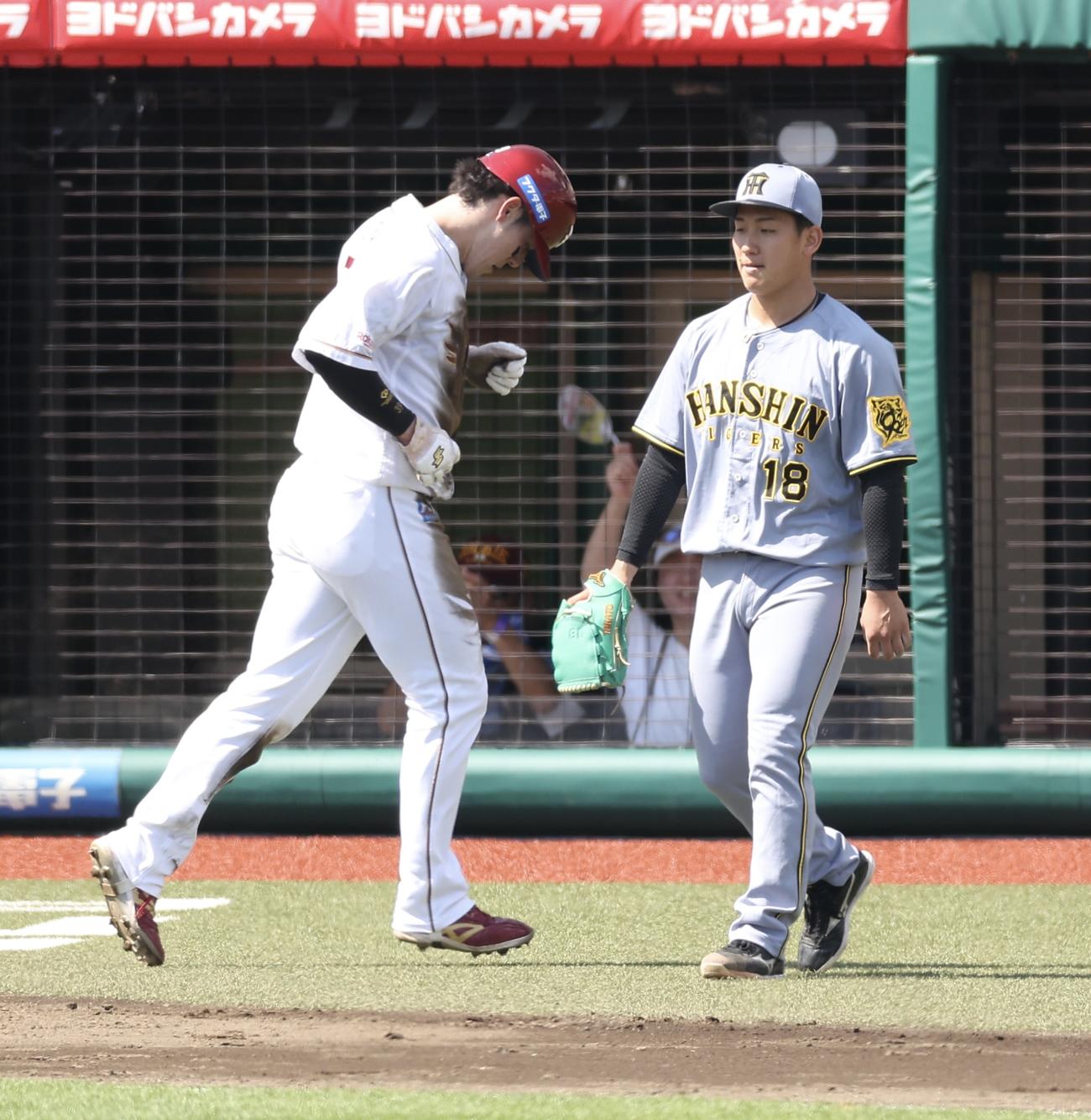 楽天対阪神　4回裏楽天1死二塁、ゴンザレスに右前先制適時打を浴びる伊原（撮影・河田真司）
