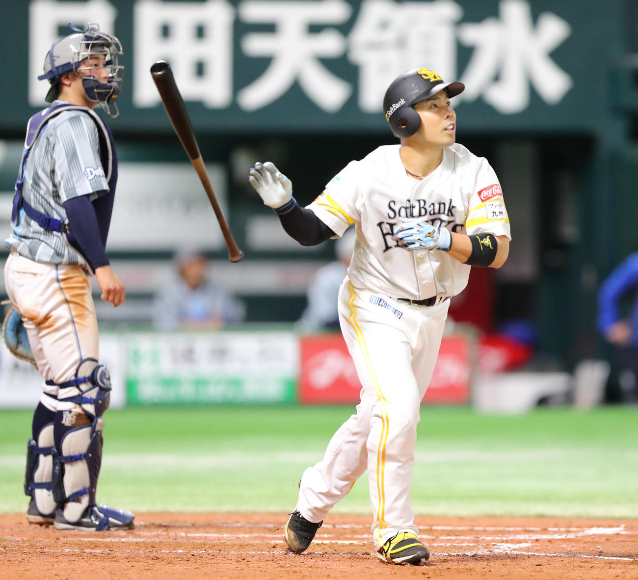 ソフトバンク対DeNA 4回裏ソフトバンク1死一塁、近藤は右越えに先制2点本塁打を放つ（撮影・梅根麻紀）