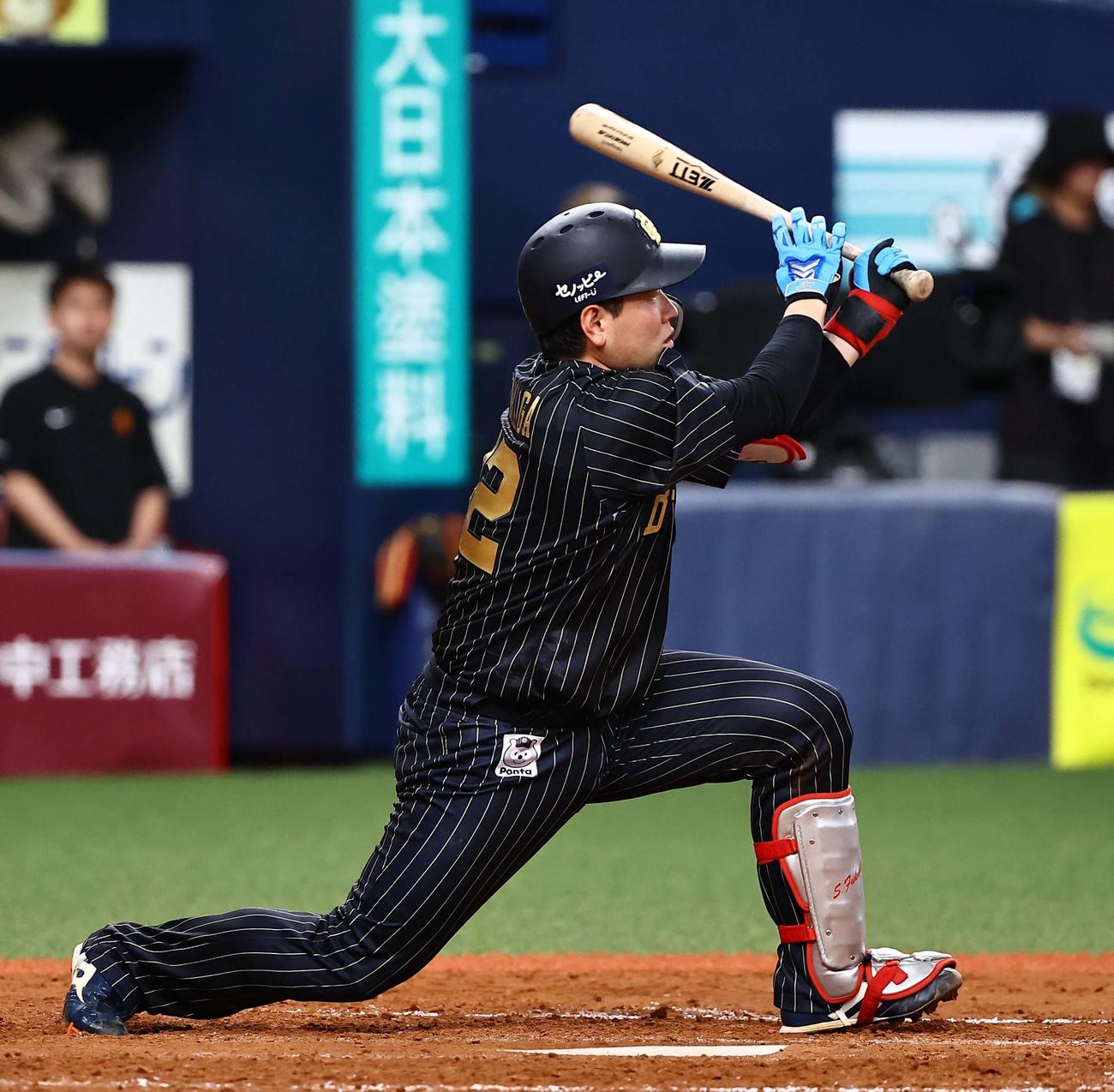 オリックス対巨人　5回裏オリックス無死、福永は二塁打を放つ（撮影・上田博志）
