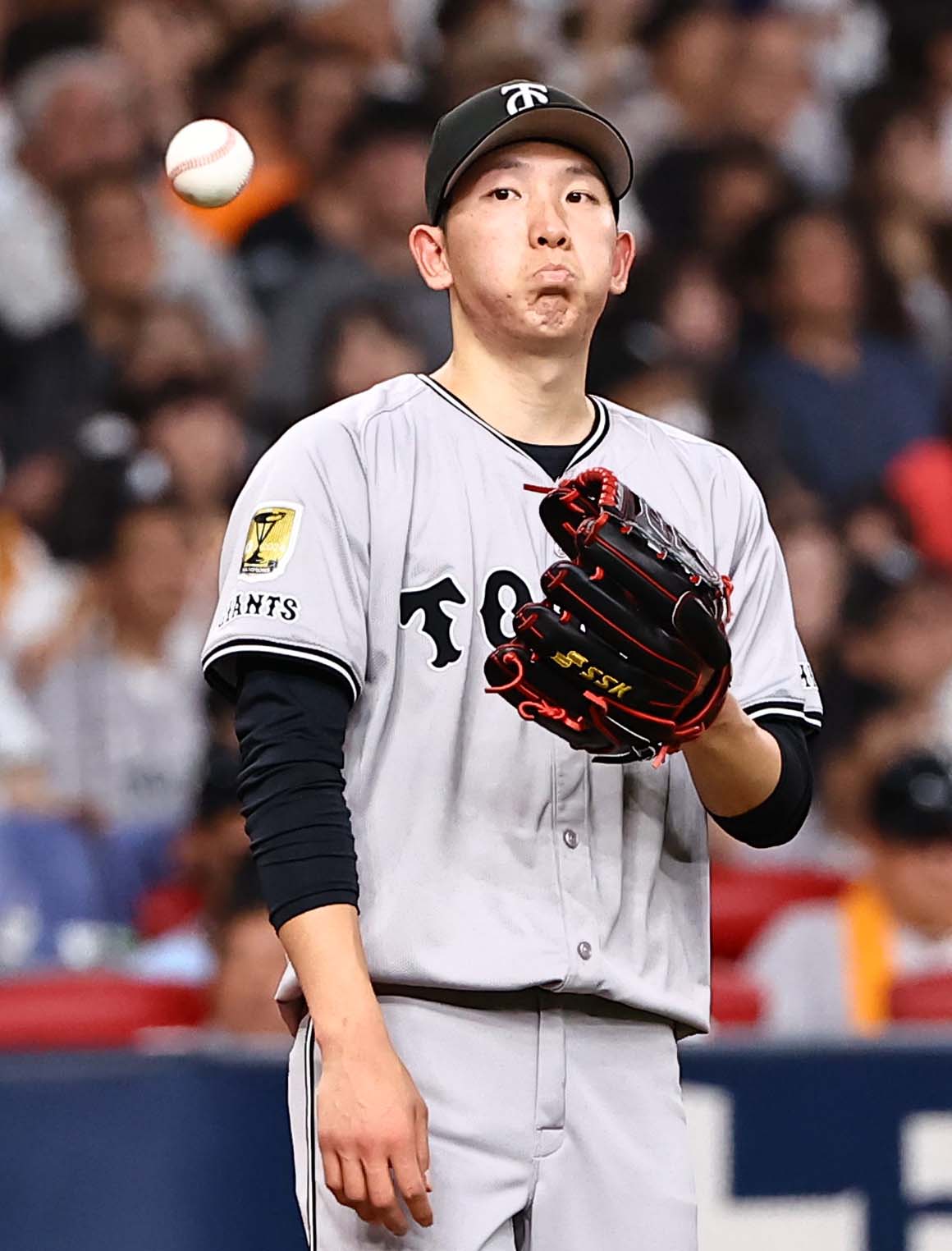 オリックス対巨人　5回裏オリックス1死一、三塁、森に勝ち越し適時打を浴びた戸郷（撮影・上田博志）