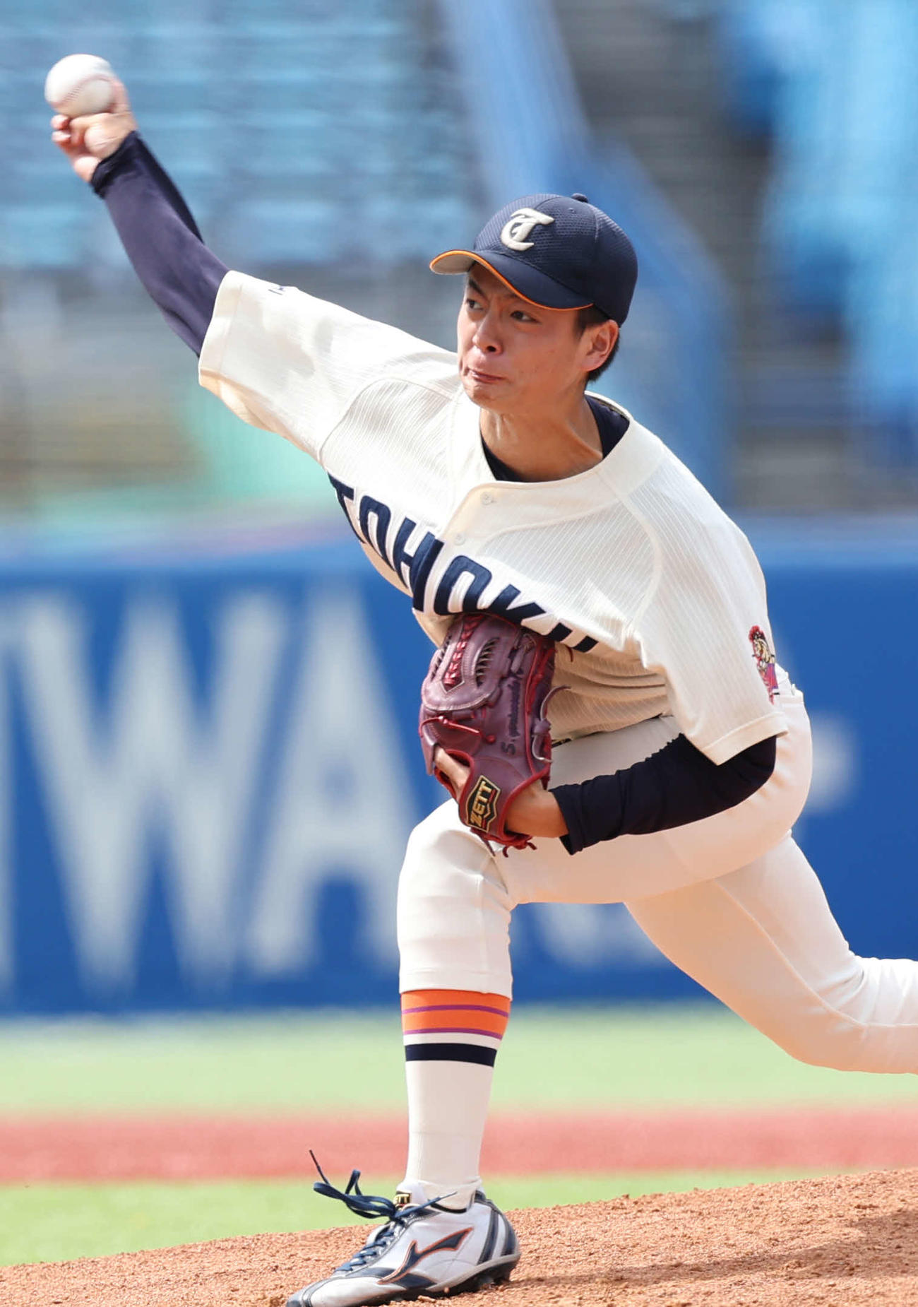 東北福祉大対福井工業大　先発し力投する東北福祉大・櫻井頼（撮影・増田悦実）
