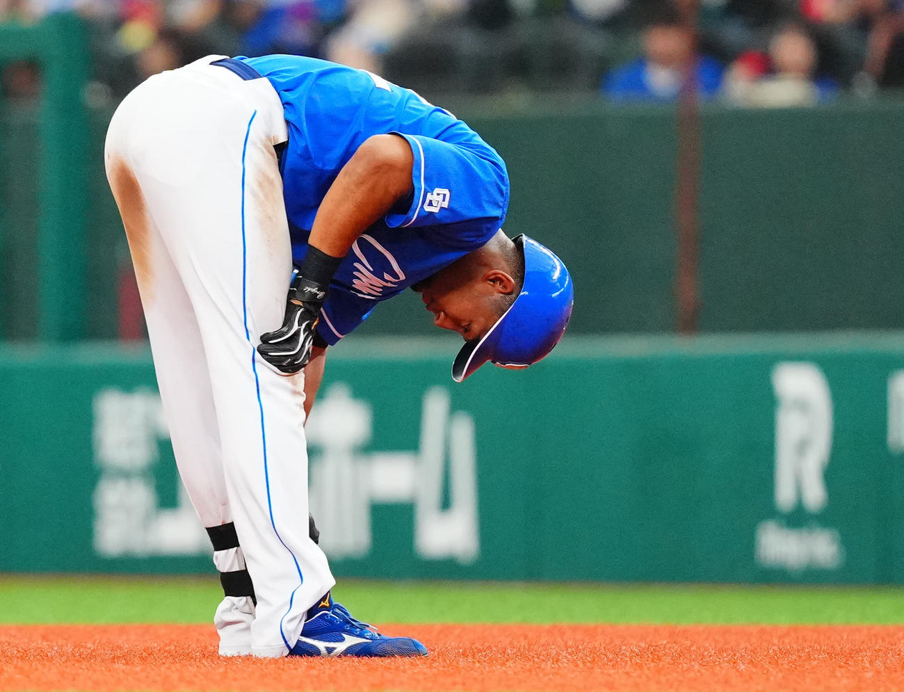 西武対中日　8回表中日2死三塁、右飛に倒れ力ない表情のブライト（撮影・垰建太）