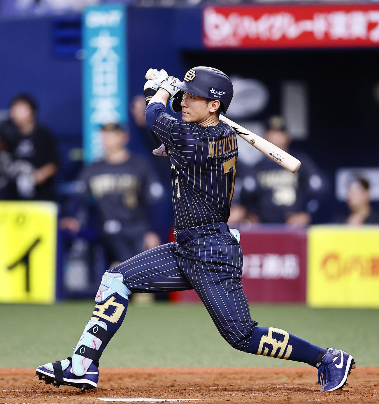 オリックス対巨人　5回裏オリックス2死一、二塁、西川は左中間に2点適時二塁打を放つ（撮影・藤尾明華）