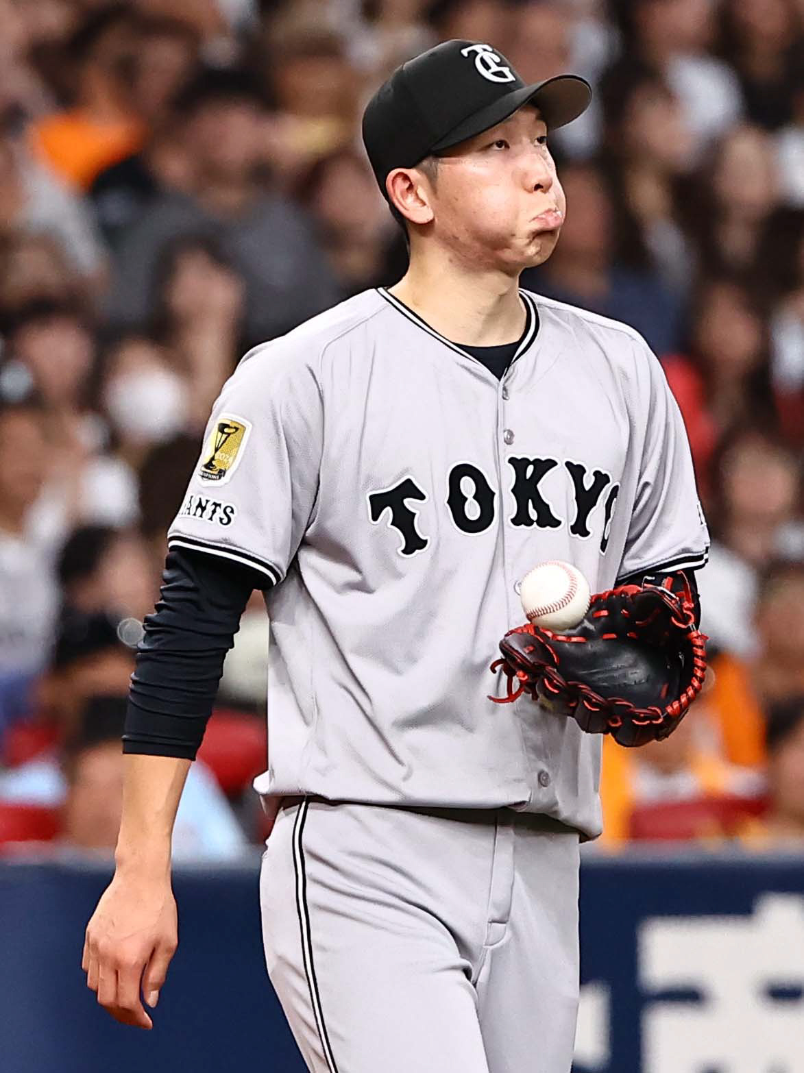 オリックス対巨人　5回裏オリックス1死一、三塁、森に勝ち越し適時打を浴びた戸郷（撮影・上田博志）