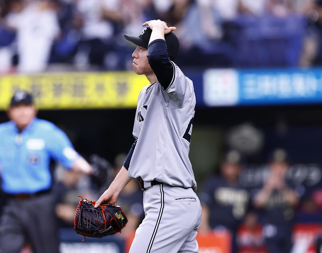 オリックス対巨人　5回裏オリックス2死一、二塁、西川に2点適時二塁打を許した戸郷（撮影・藤尾明華）