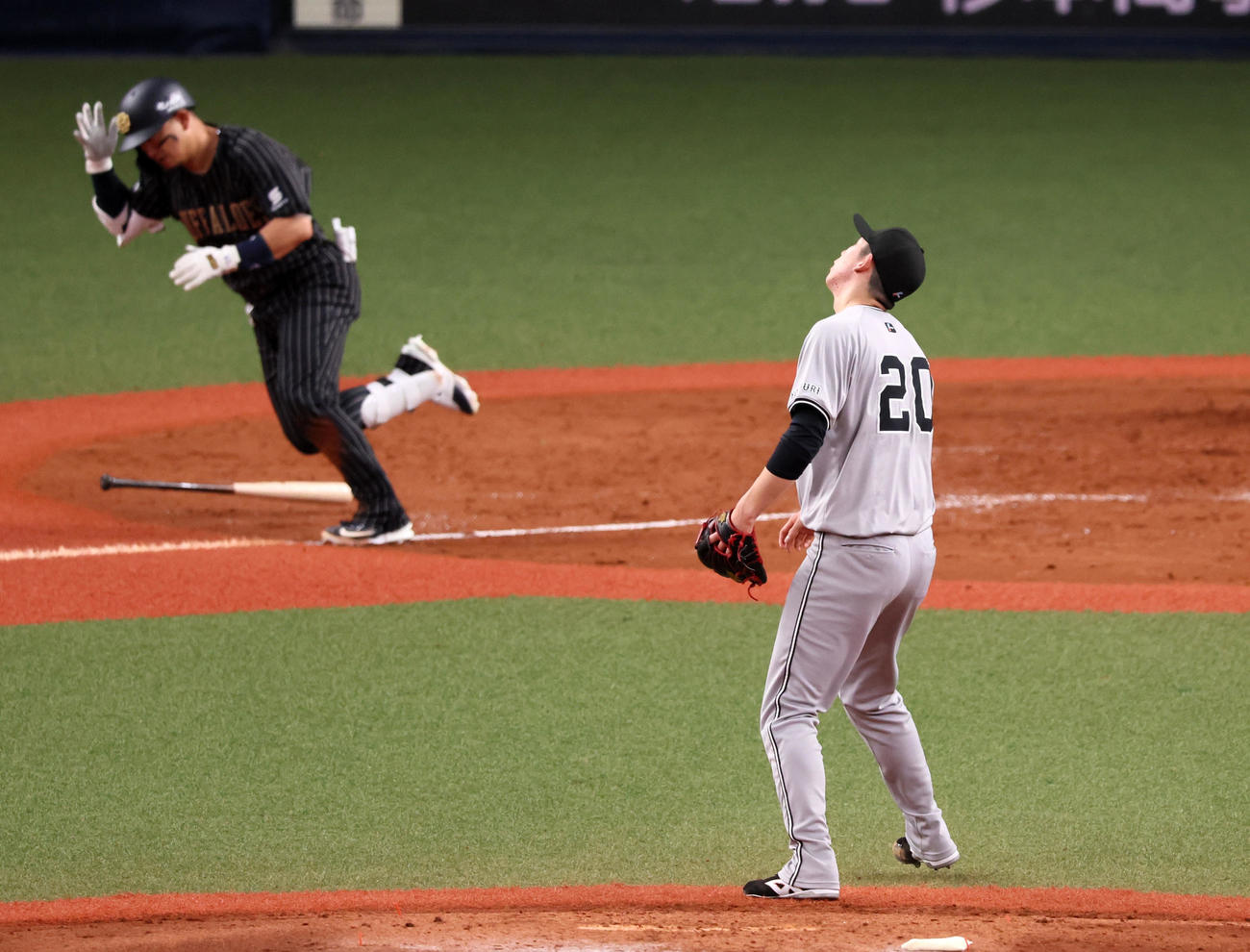 オリックス対巨人　5回裏オリックス1死一、三塁、戸郷は森に勝ち越し右前適時打を打たれ失点（撮影・加藤哉）