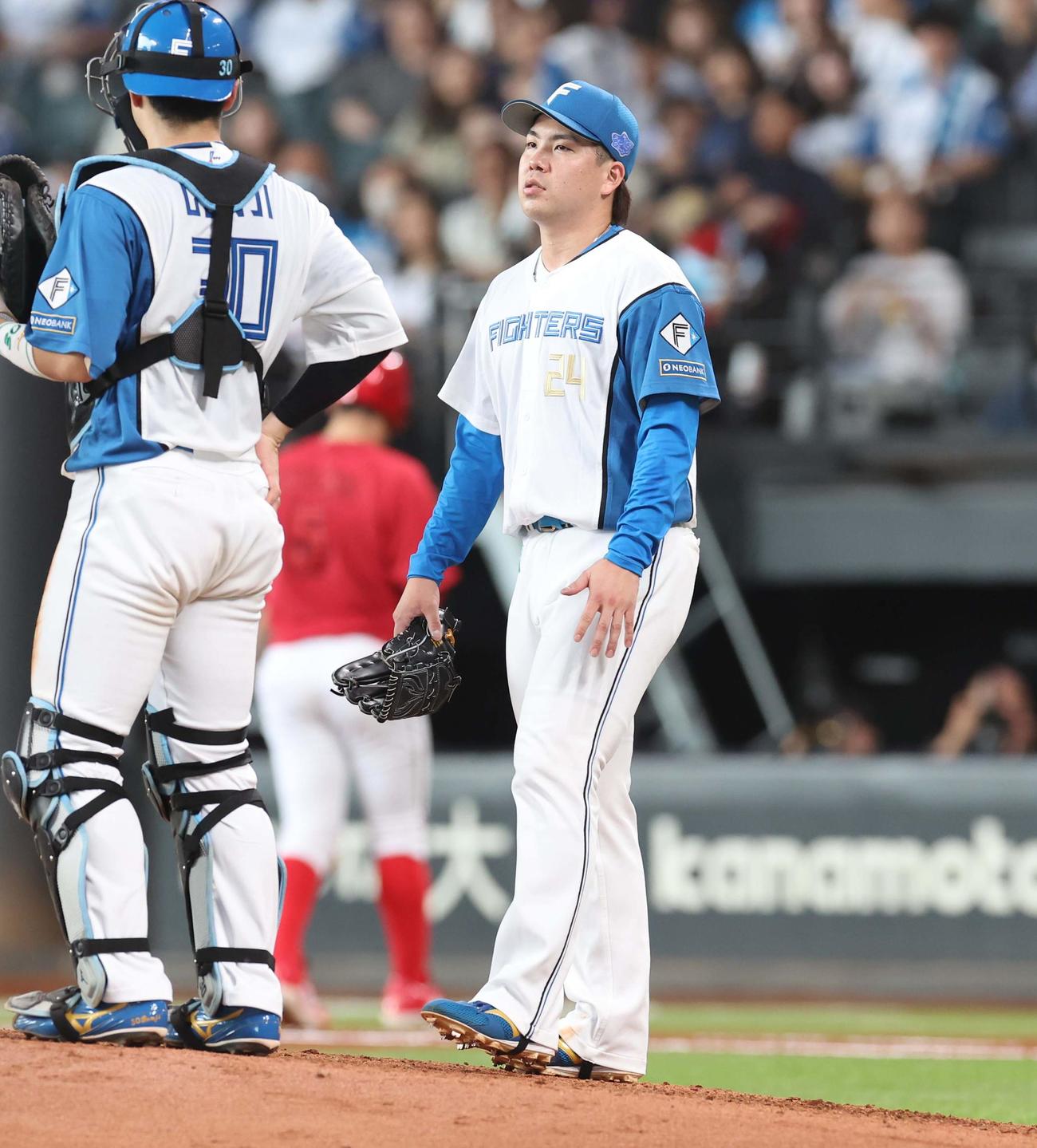 日本ハム対広島　6回途中で降板する金村（撮影・黒川智章）
