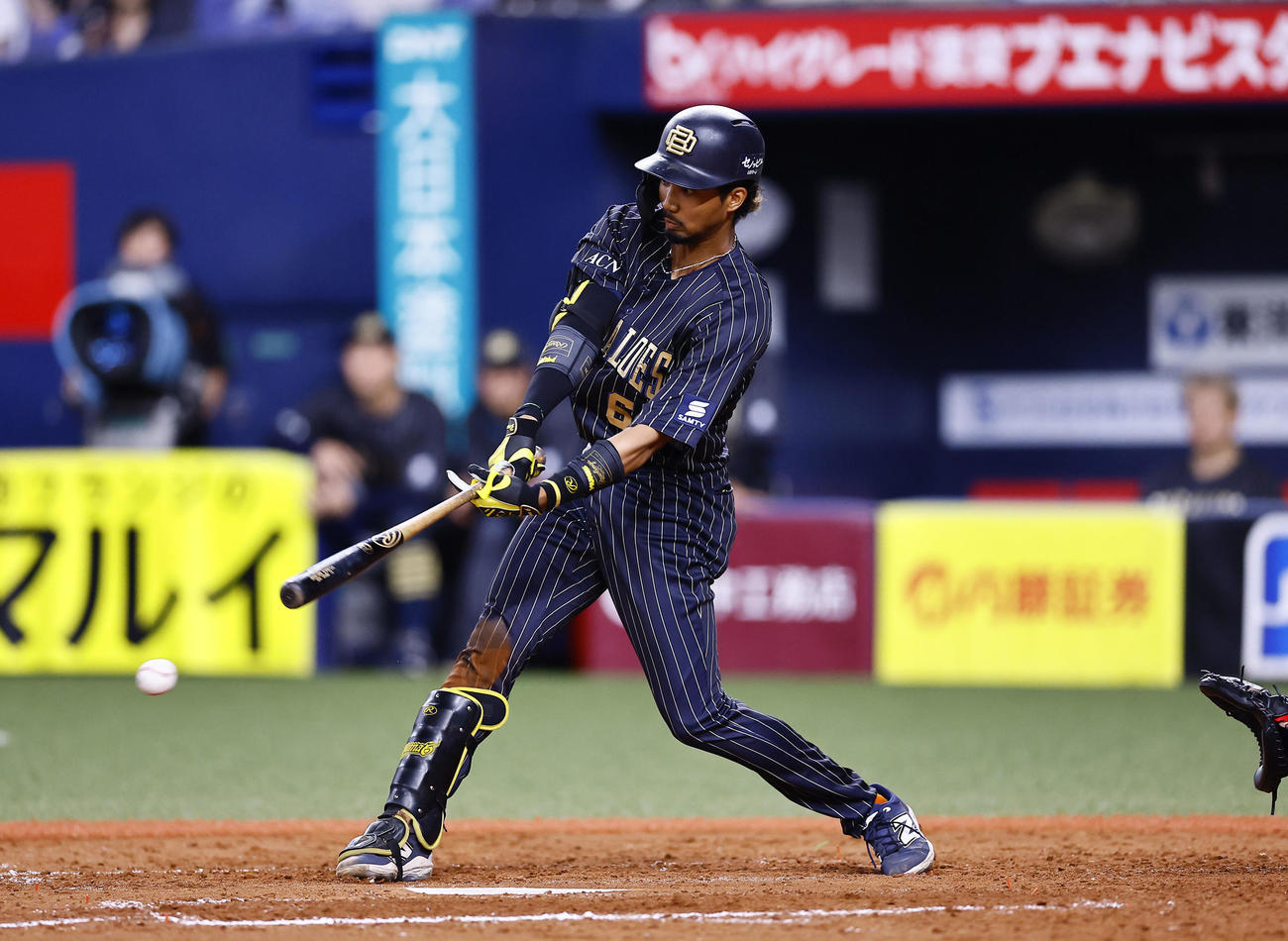 オリックス対巨人　5回裏オリックス無死一、三塁、宗は右前に同点適時打を放つ（撮影・藤尾明華）