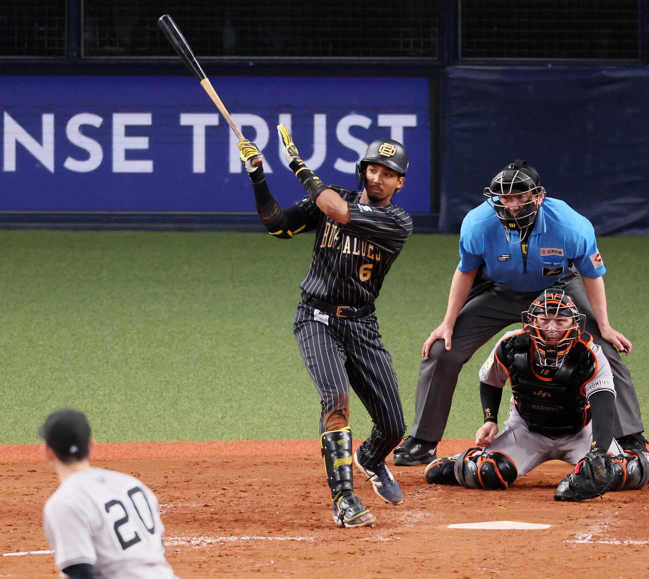 オリックス対巨人　5回裏オリックス無死一、三塁、宗は右前適時打を放つ。投手戸郷（撮影・加藤哉）